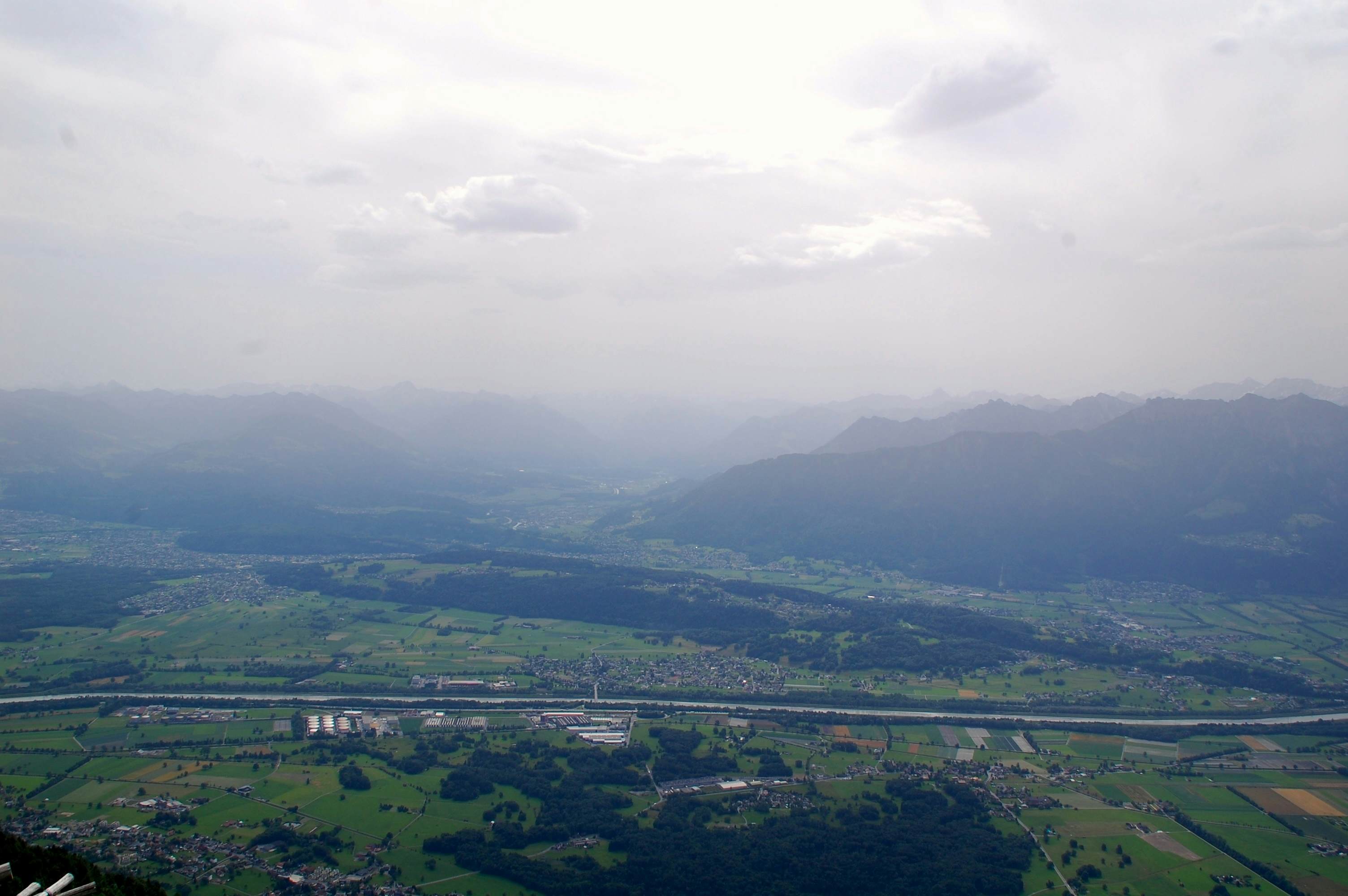 Rheintal in Richtung Vorarlberg, heute leider etwas dunstig