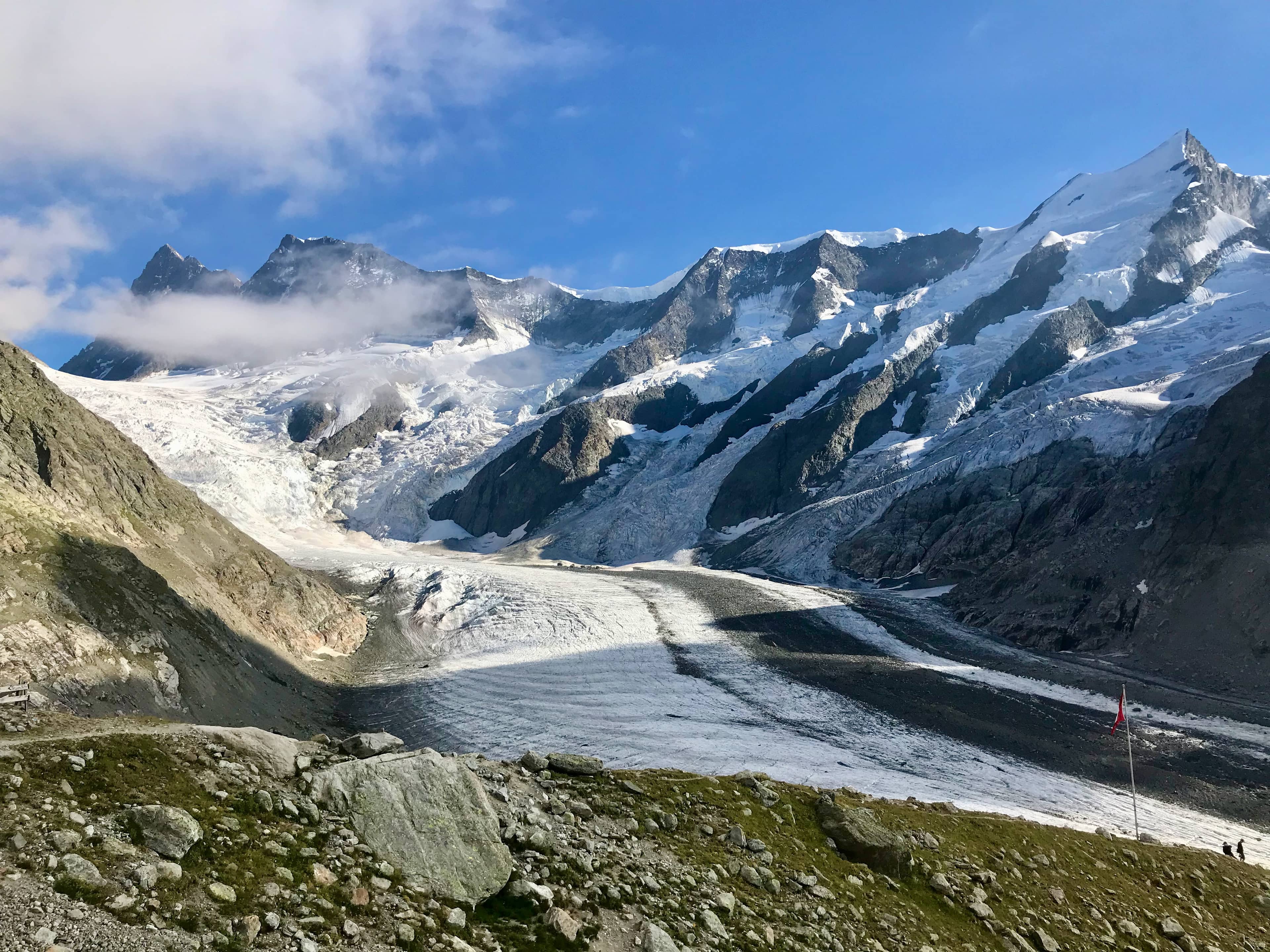 Tolle Szenerie: Oberes Ischmeer, und dahinter Finsteraarhorn, Agassizhorn, Kleines Fiescherhorn