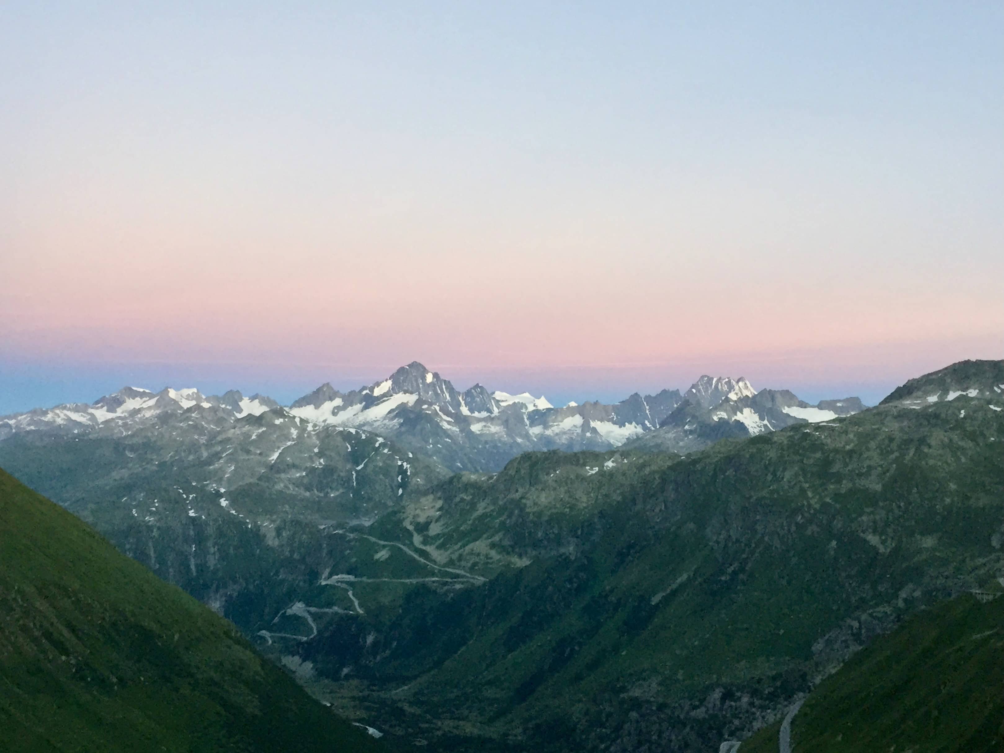 Tolle Blicke vom Furkapass zum Finsteraarhorn