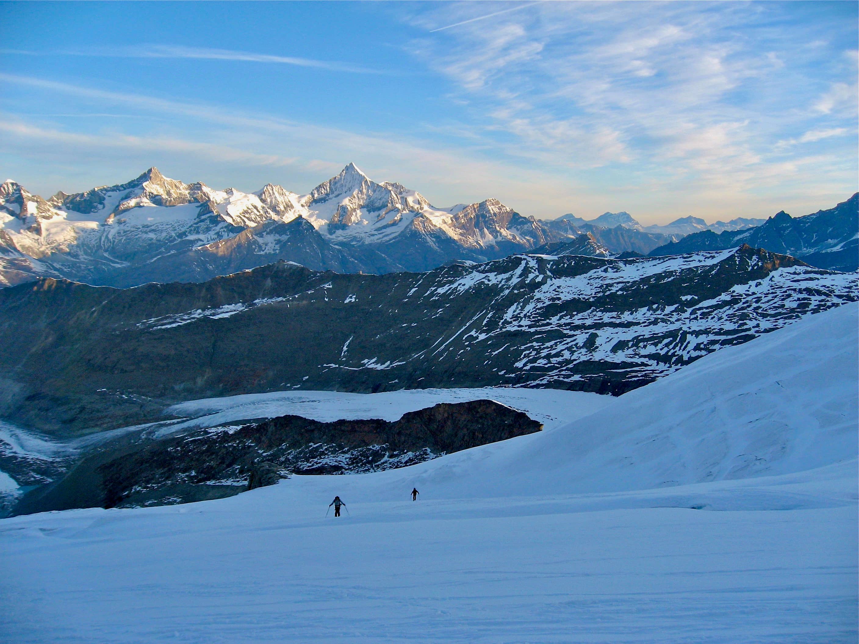 Blick zurück - mit dem Weisshorn, das über dem Mattertal thront