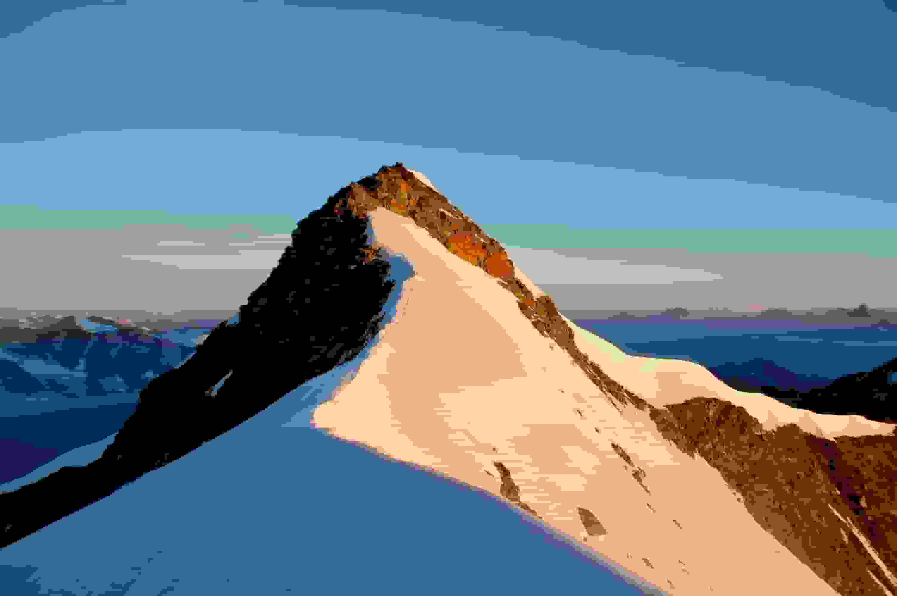 Blick vom Weissmies-Vorgipfel auf die letzten Meter – ein Genuss!