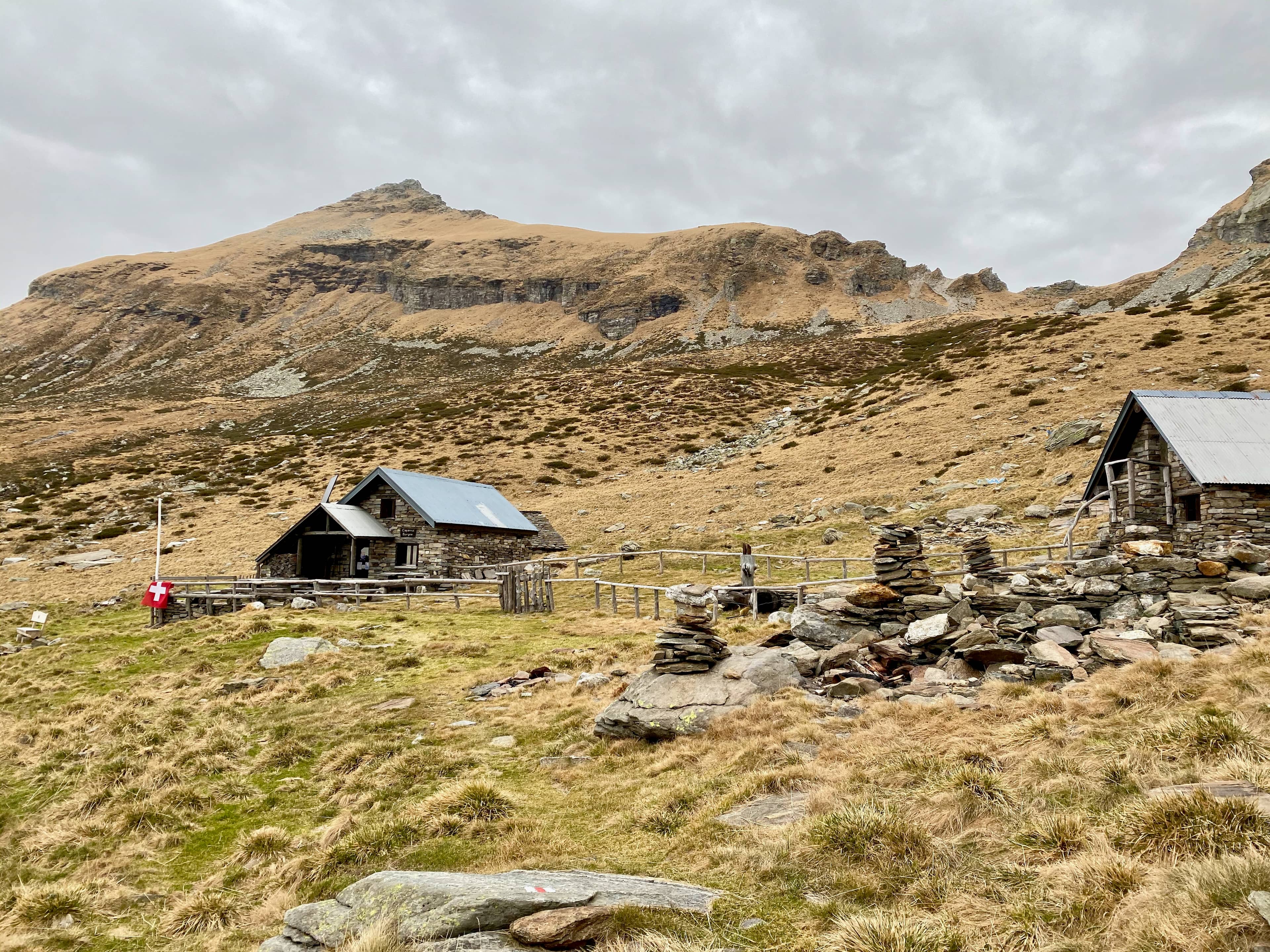 Capanna Borgna mit Nebenhütte