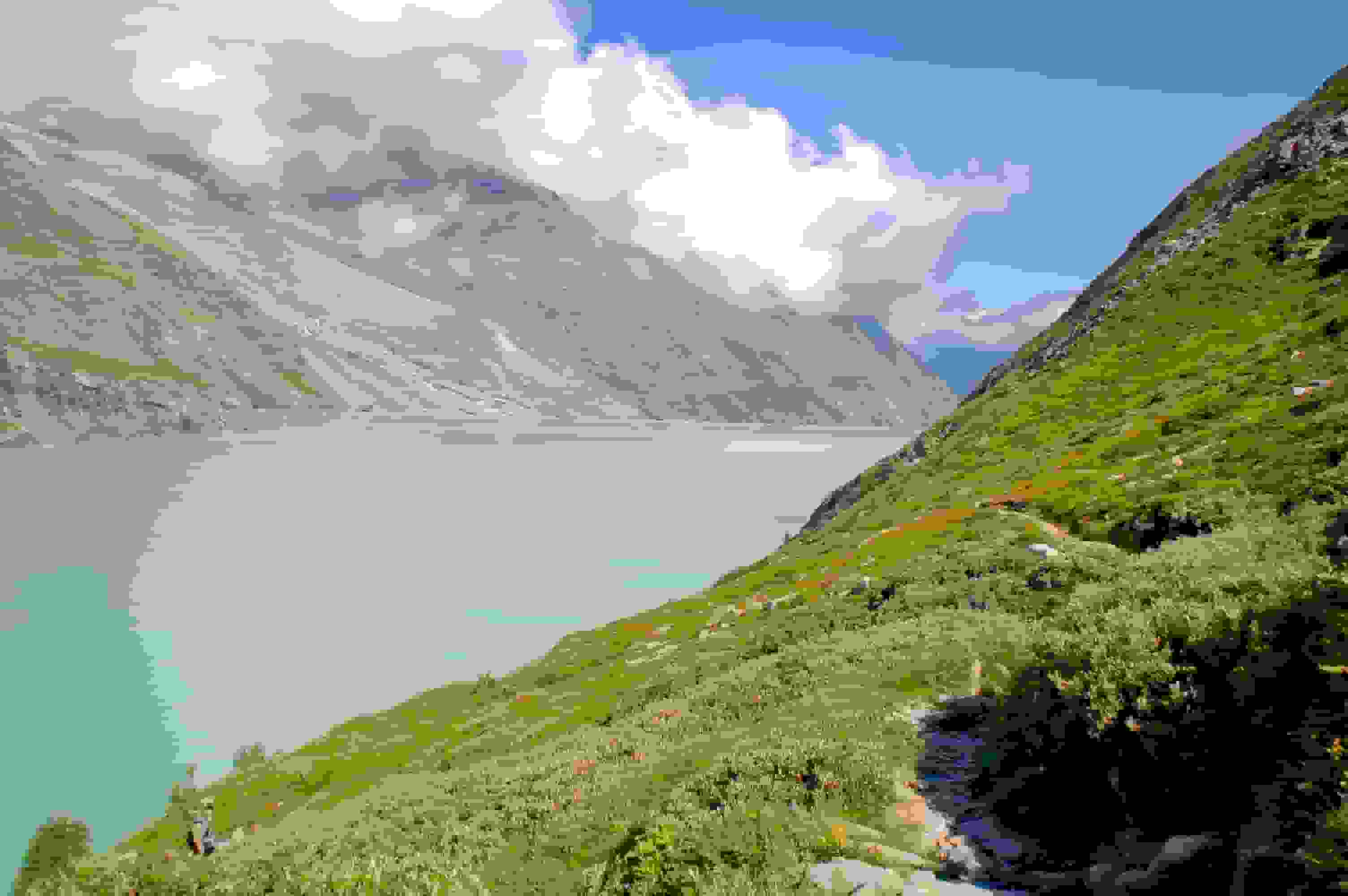 Auf dem Weg ins Ofental: Mattmark-Stausee