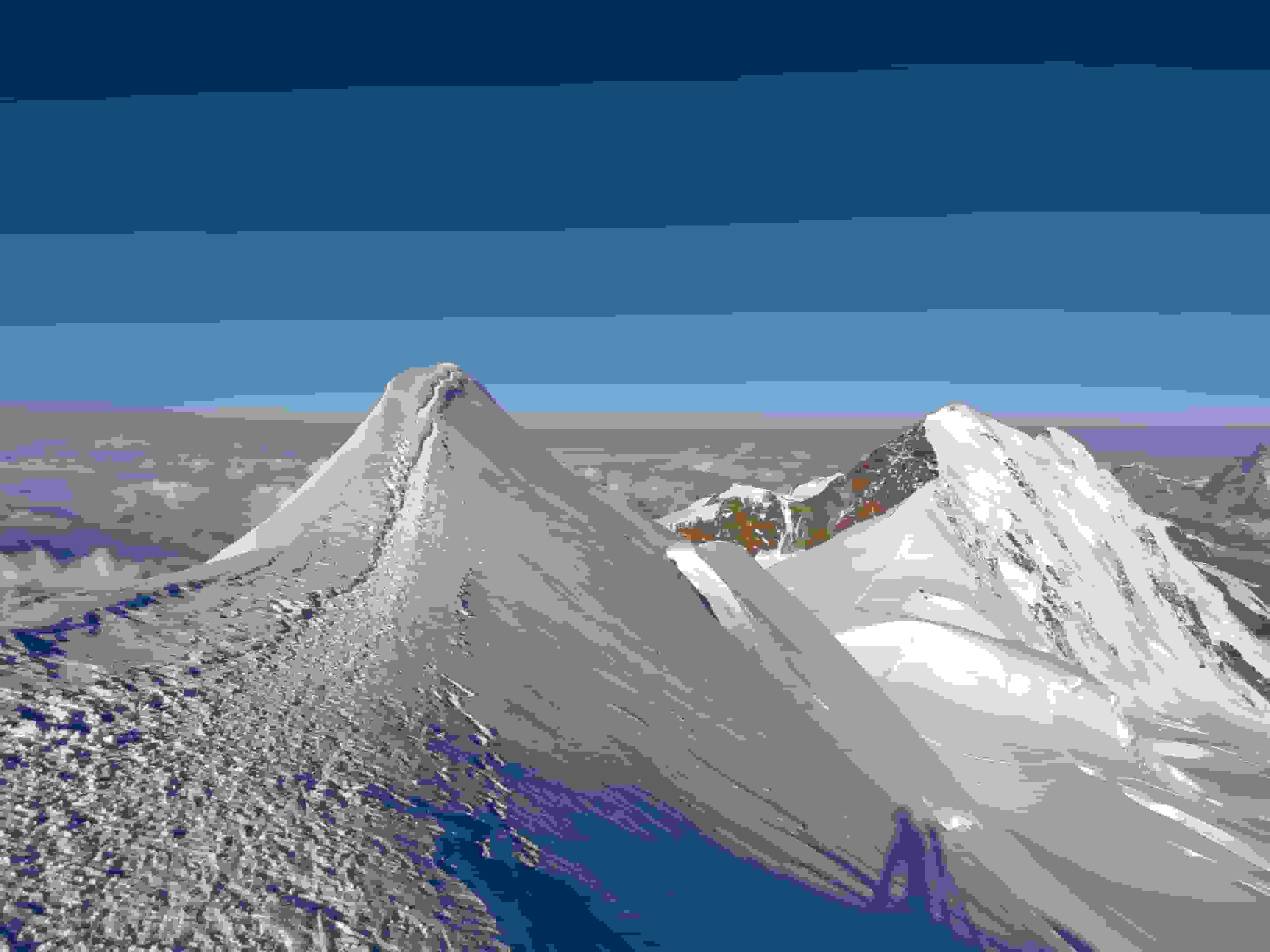 Grat zur Parrotspitze. Dahinter der Liskamm