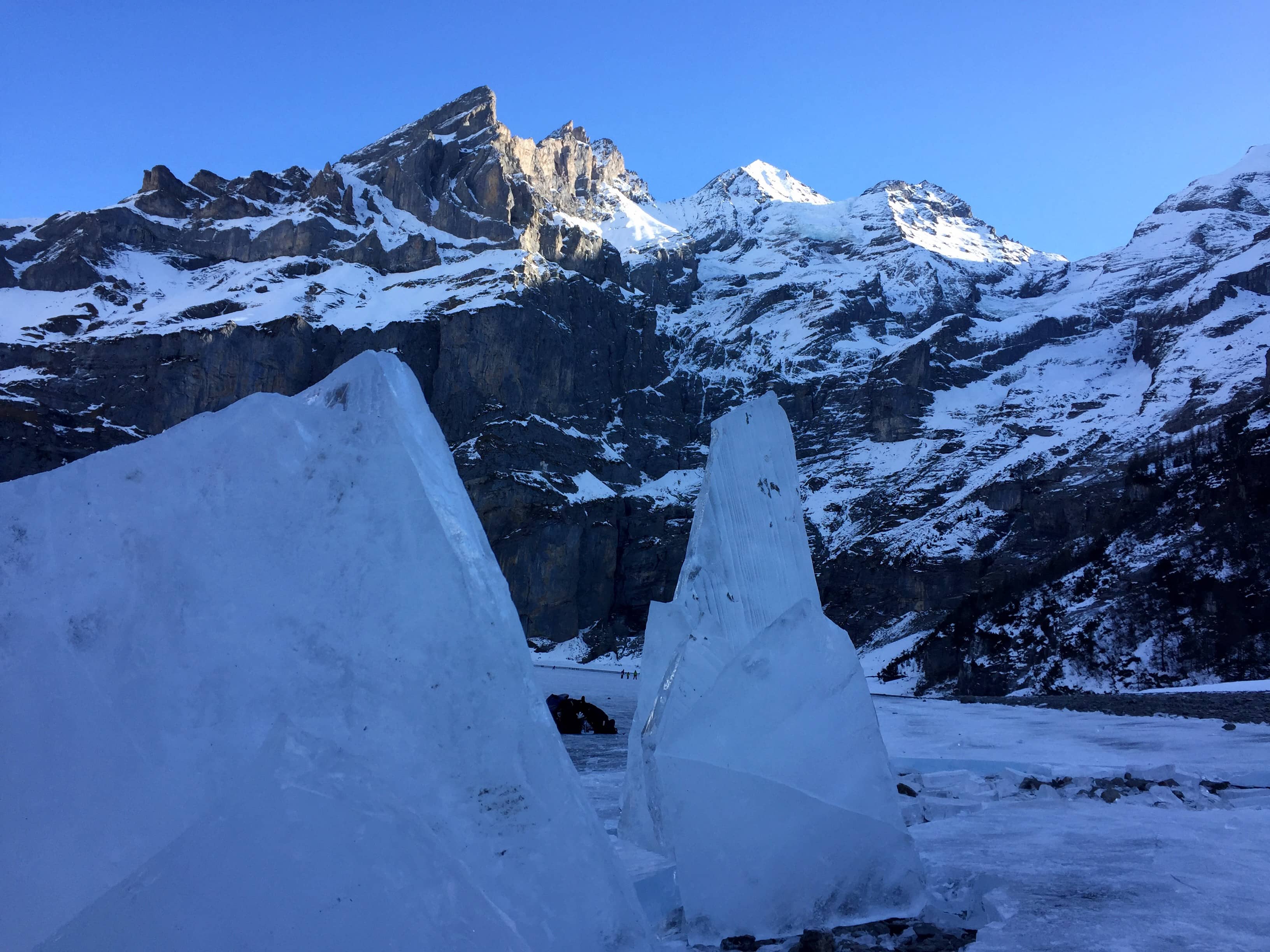 Blick hinauf zur Blüemlisalp