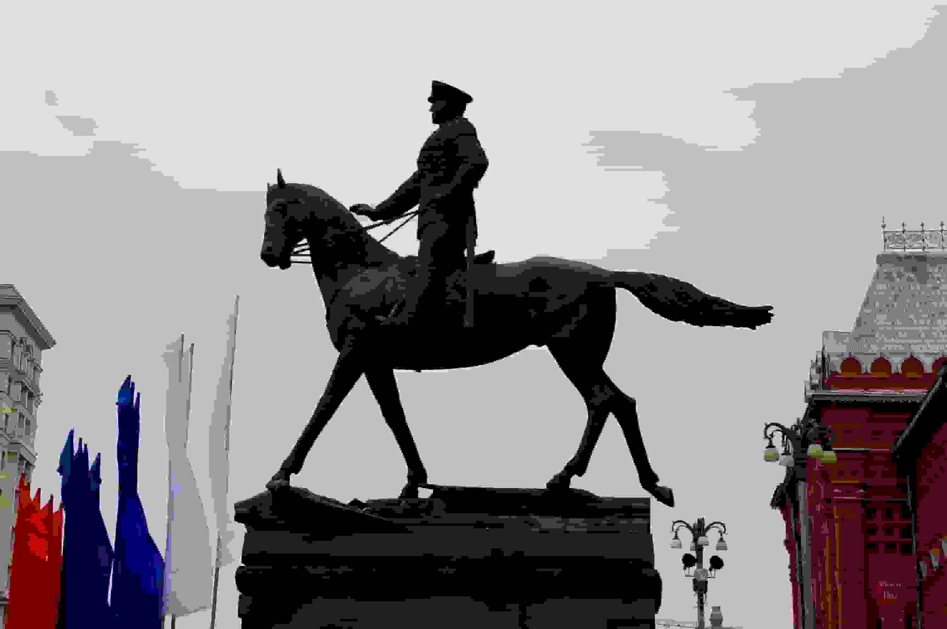 Ein russischer Marschall vor dem Kreml