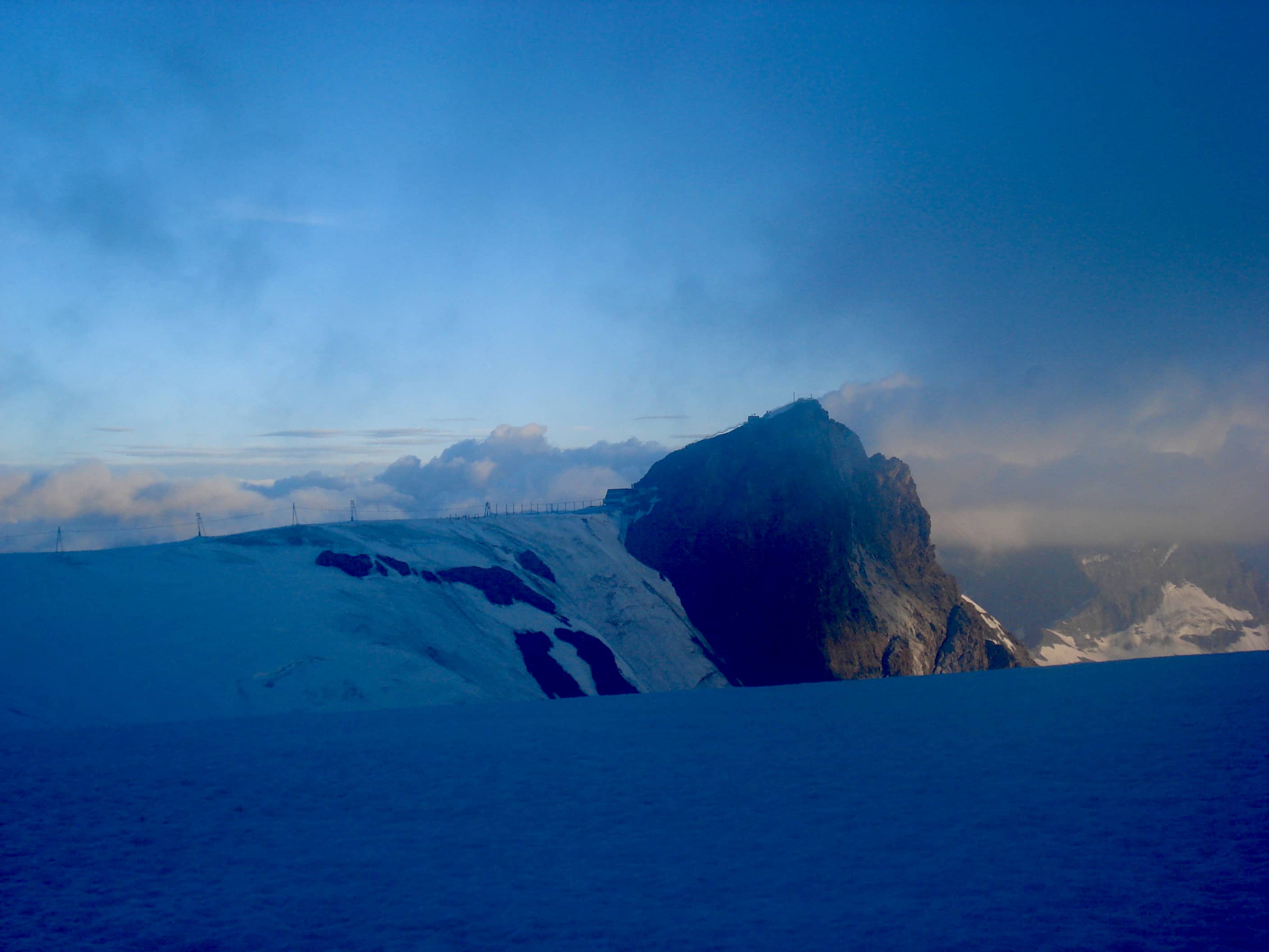 Blick vom Breithornplateau zum Klein Matterhorn
