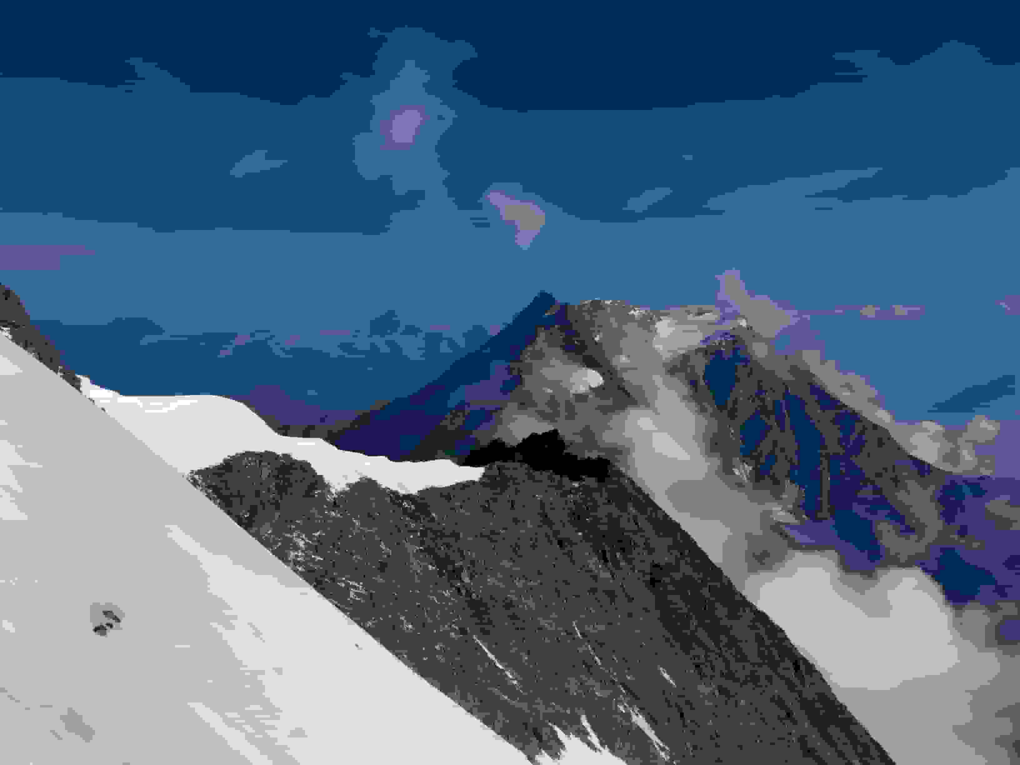 Blick zum Laggin- und Fletschhorn. Hinten das Bietschhorn.