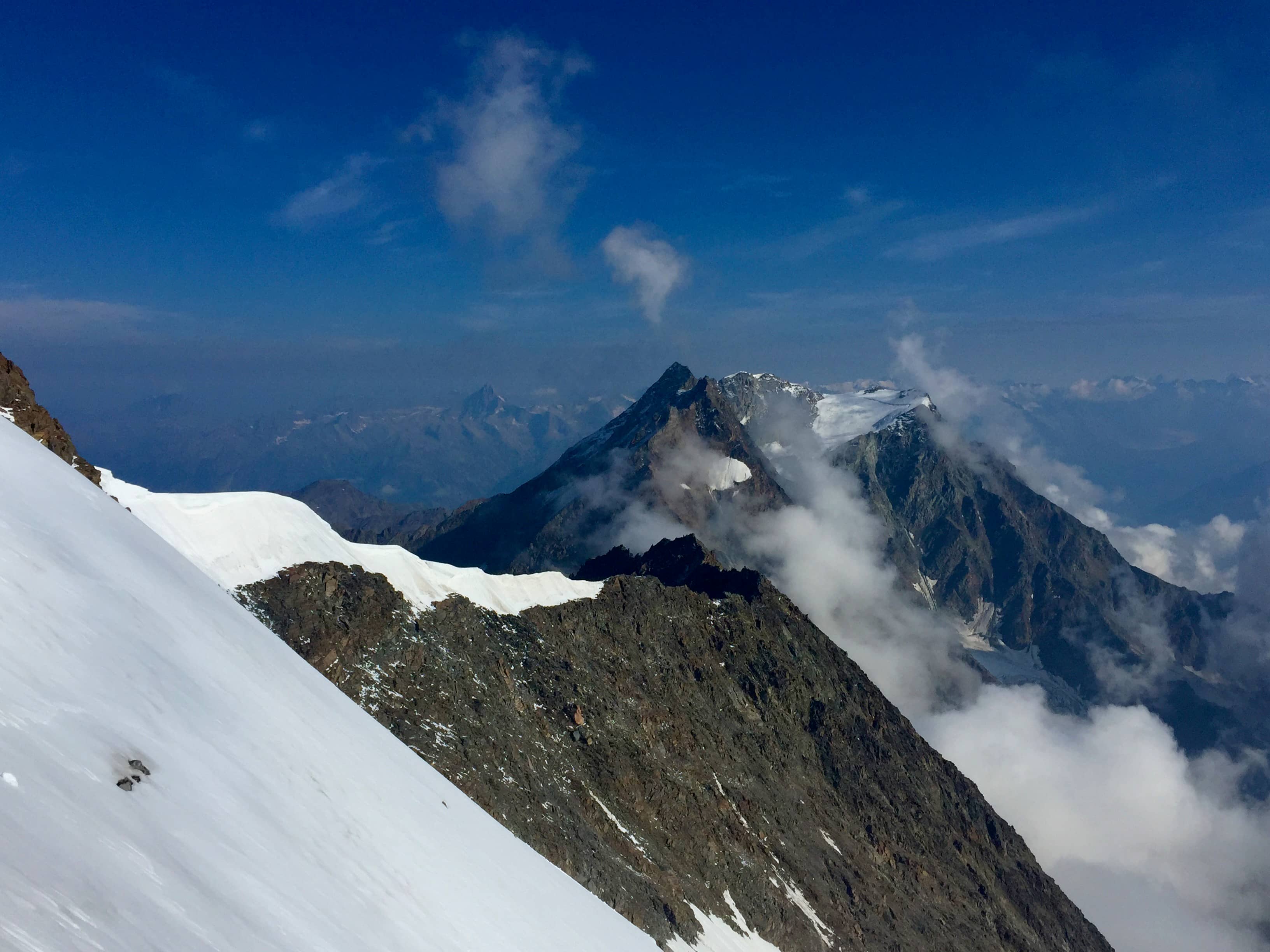 Blick zum Laggin- und Fletschhorn. Hinten das Bietschhorn.