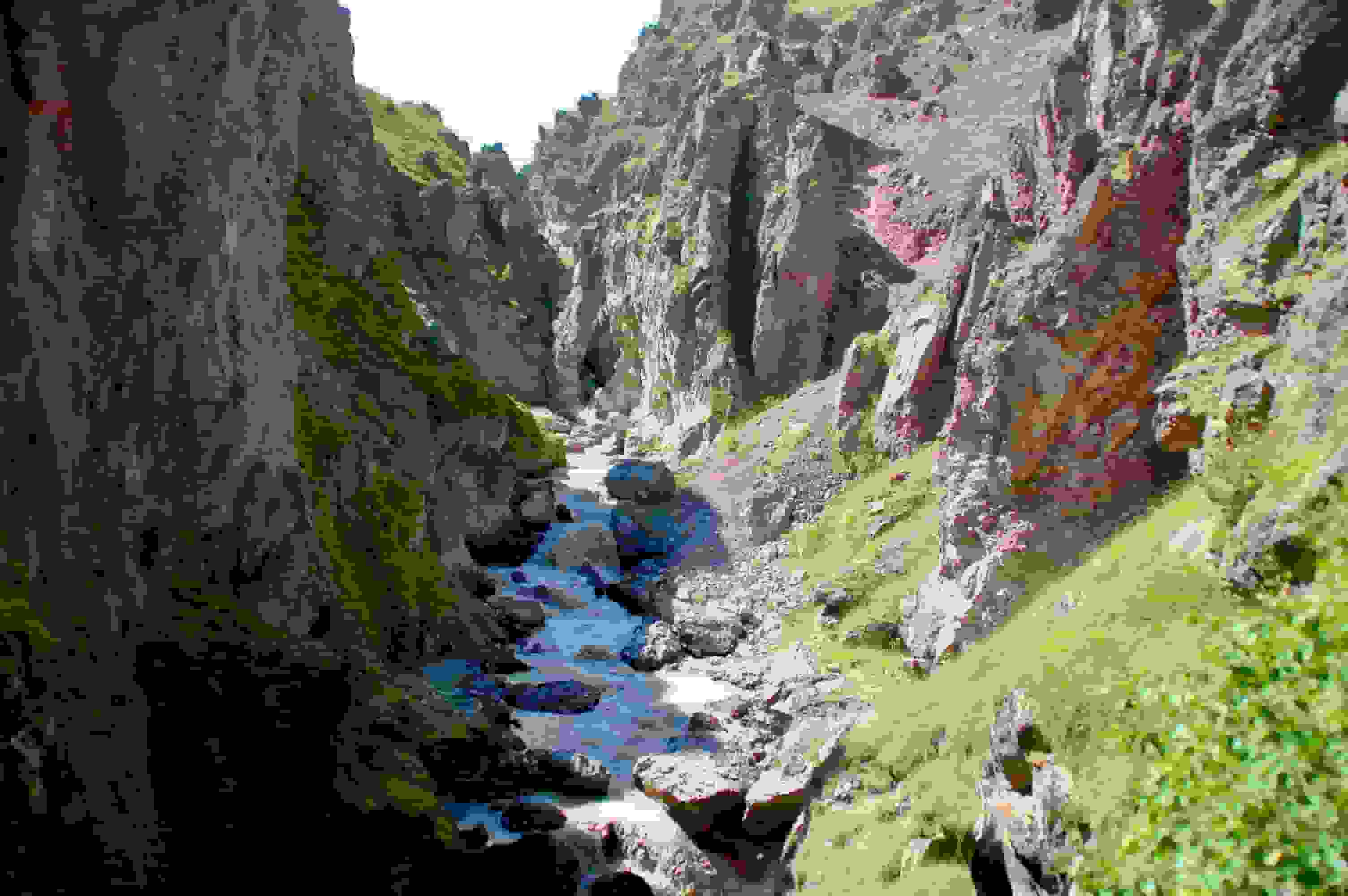 Schlucht unterhalb des Base Camp