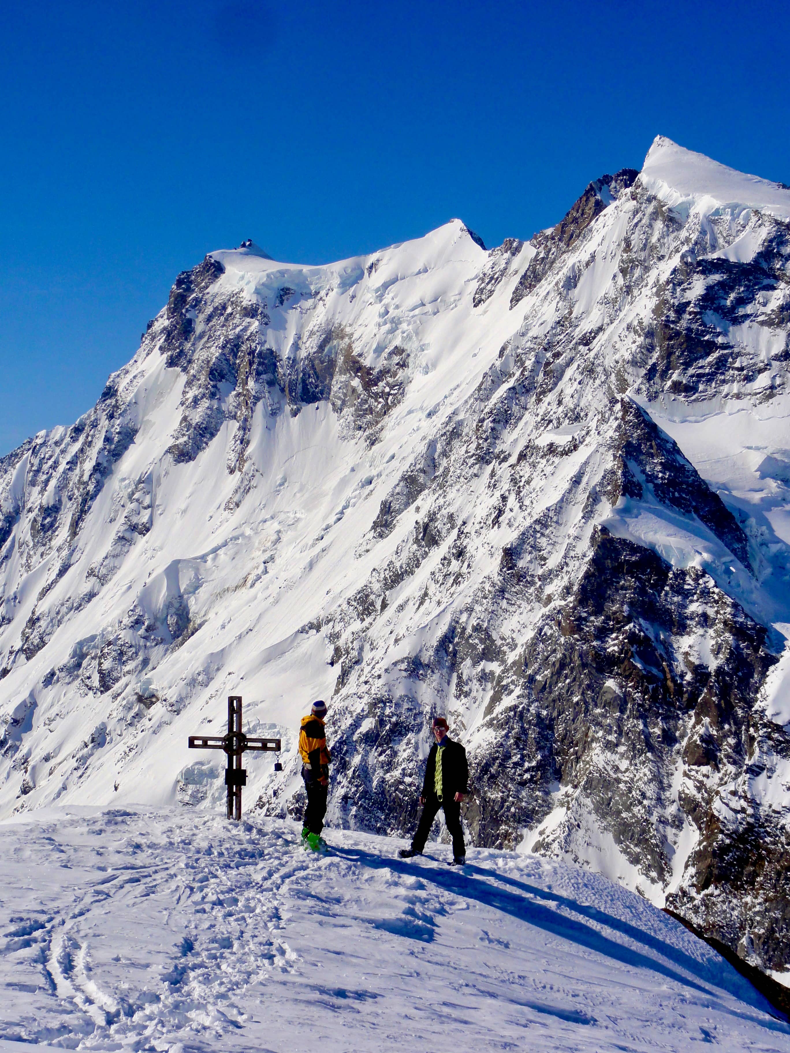 Vor der Monte Rosa-Ostwand erscheint der Mensch klein