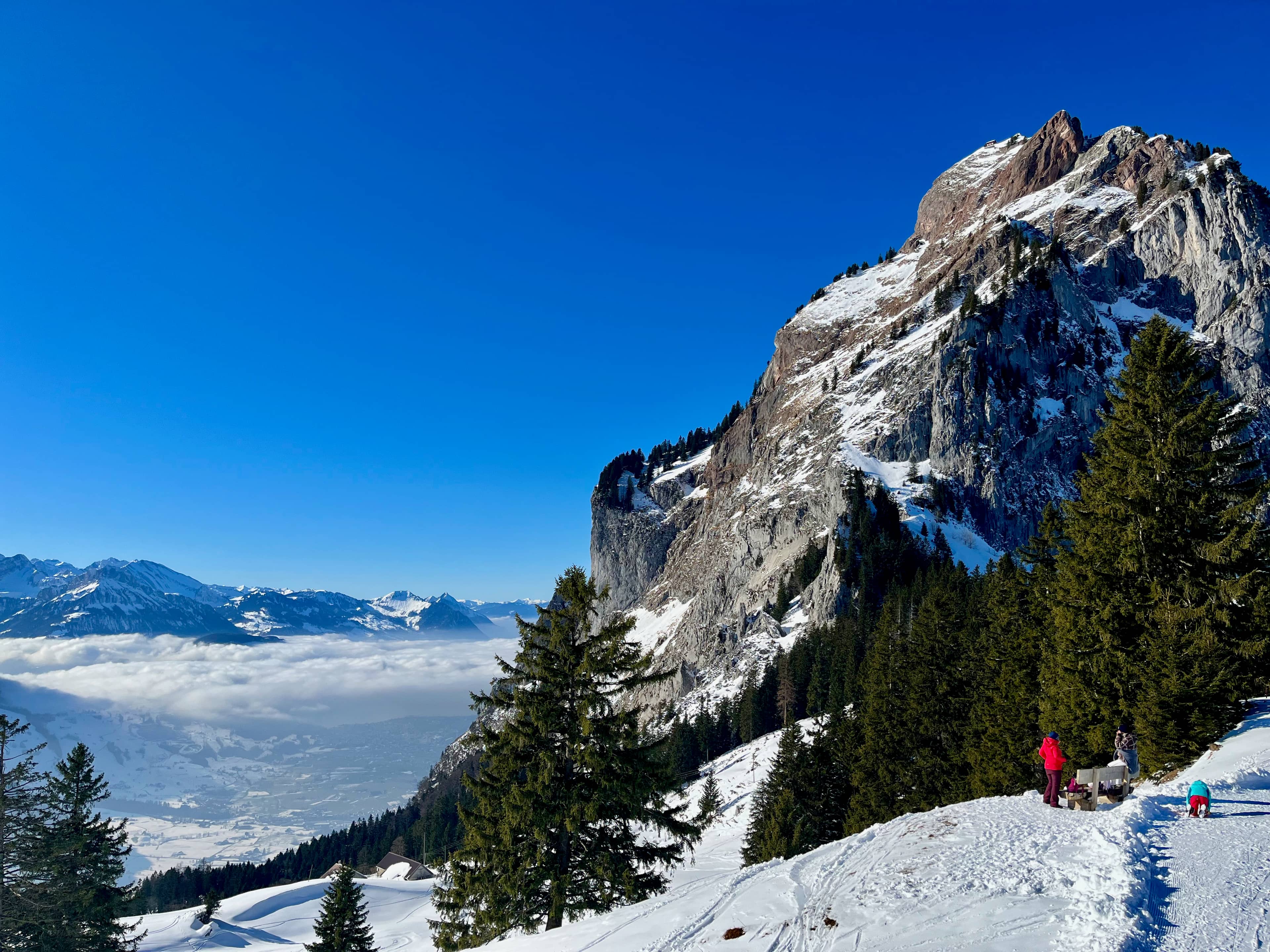 Gross Mythen und Blick nach Ibach
