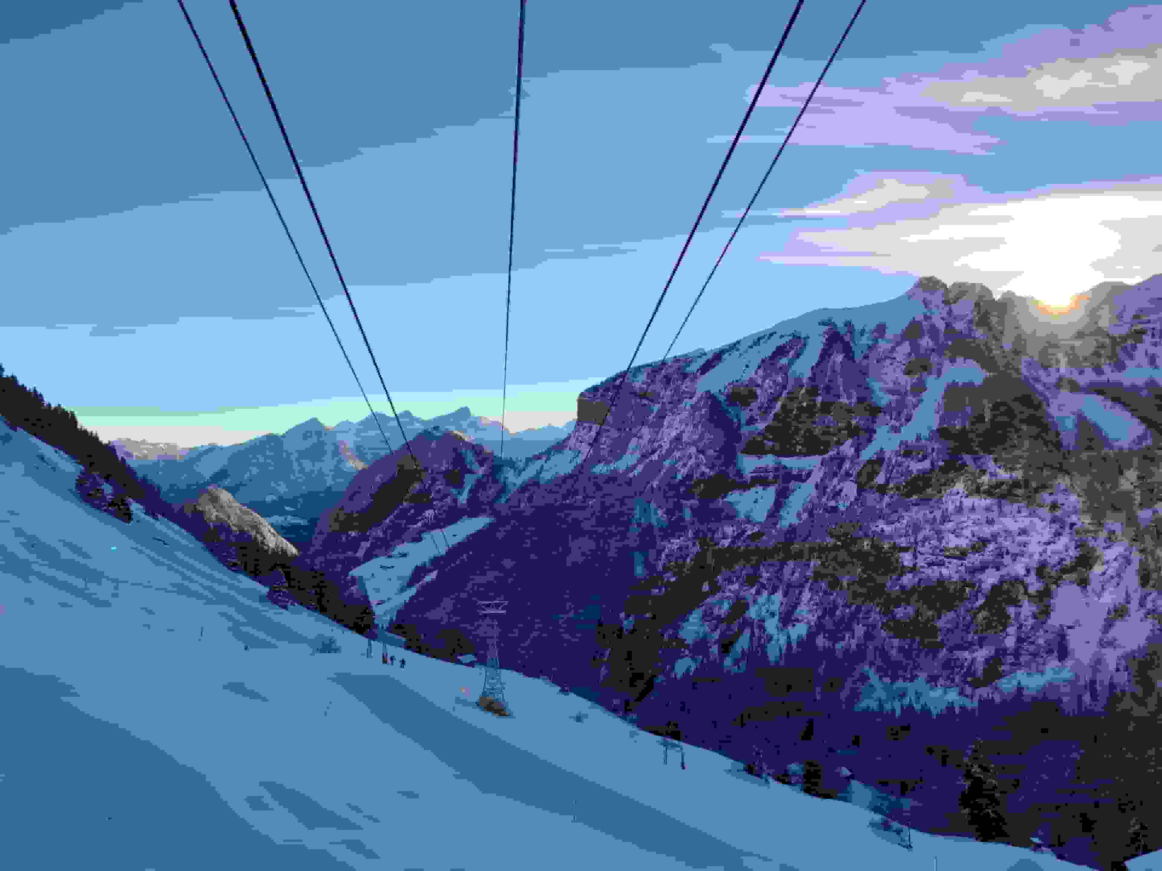 In der Seilbahn nach Gitschenen