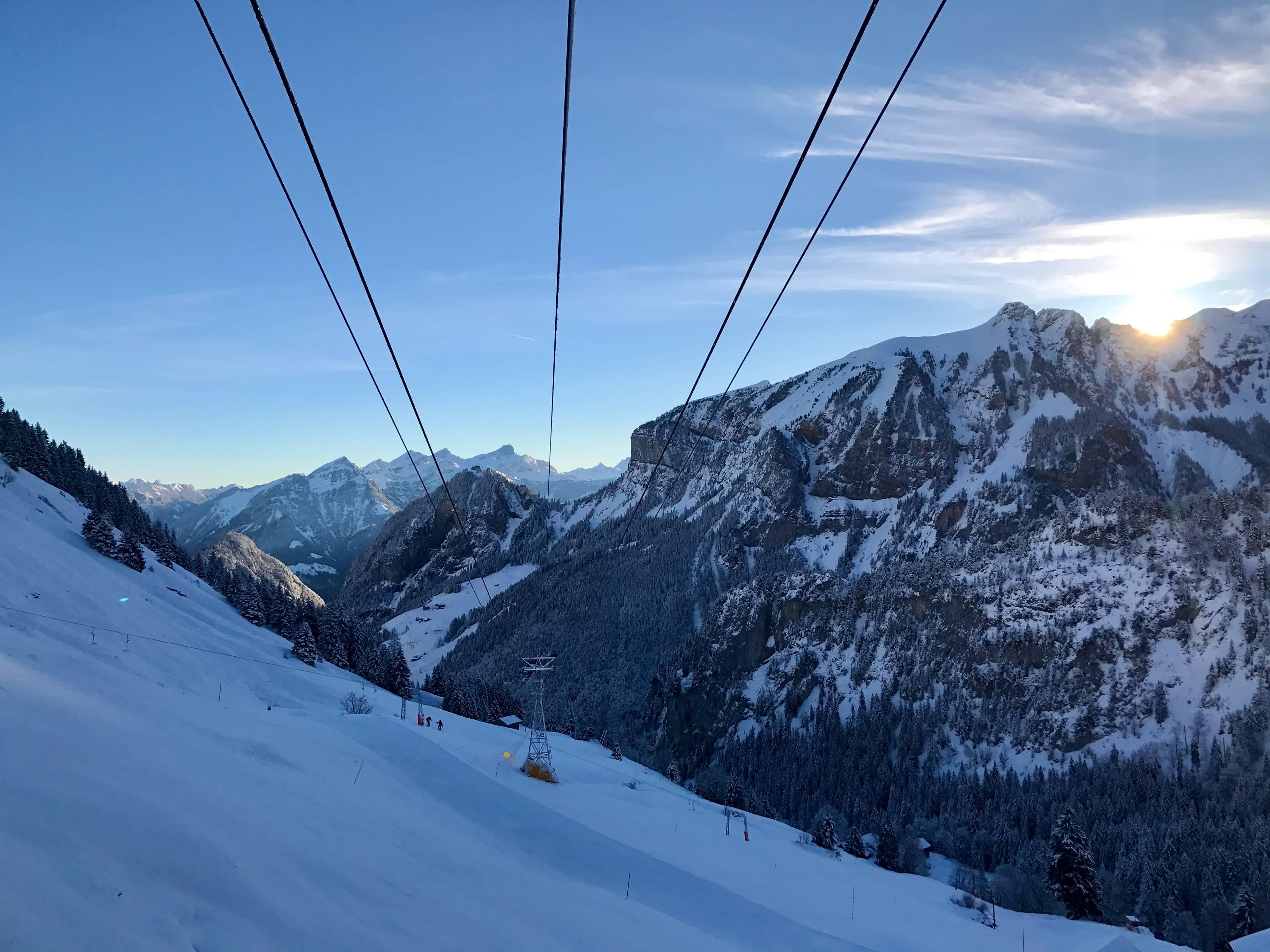 In der Seilbahn nach Gitschenen