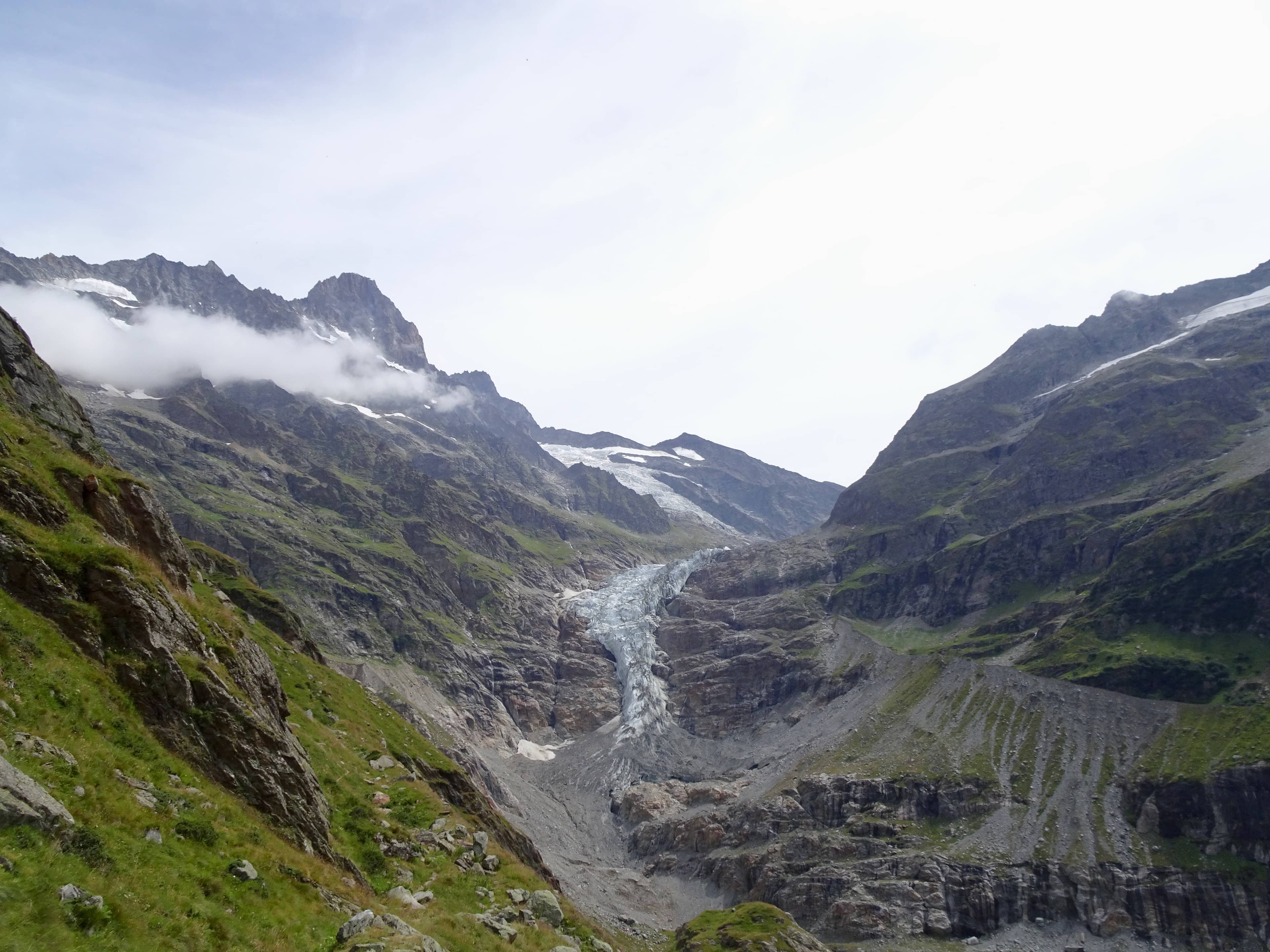 In der Bänisegg erwarten uns die ersten Blicke zum Schreckhorn und dem Oberen Ischmeer