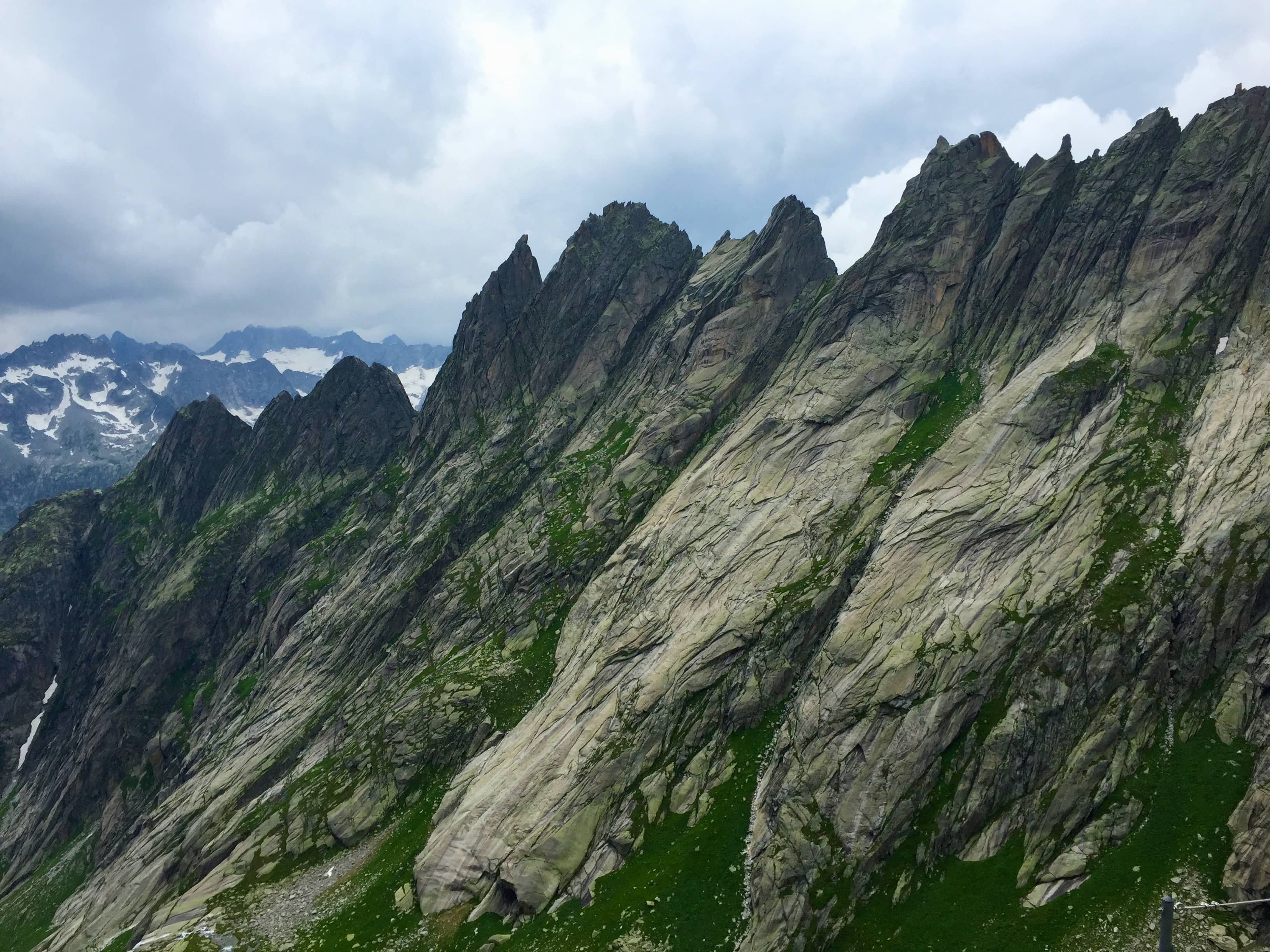 Am Abend auf der Hütte: Blick auf das Tageswerk. Die 6. Gelmerspitze befindet sich am linken Rand des rechten Bilddrittels