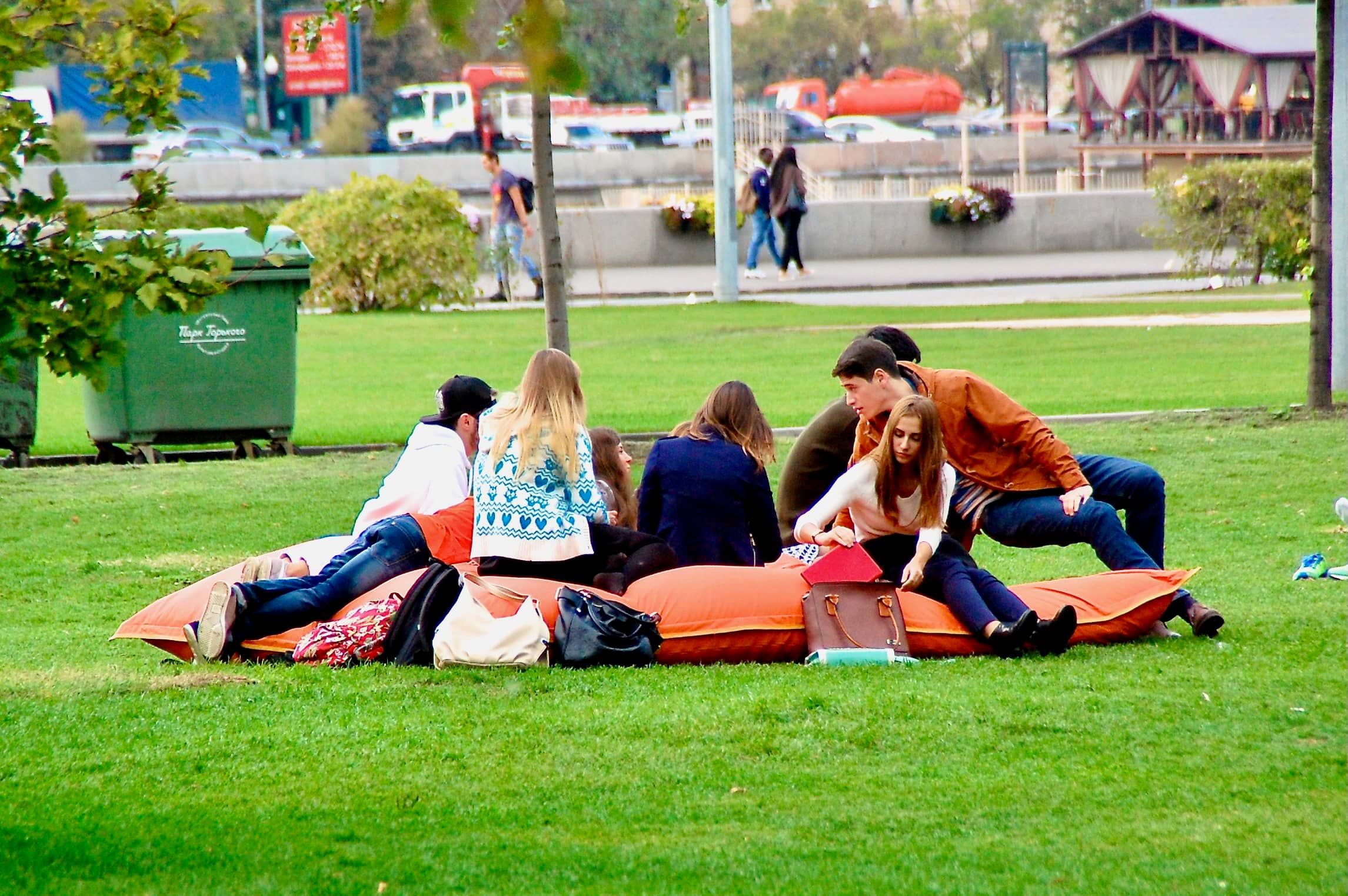 Im Gorki Park bieten sich viele Möglichkeiten zum Entspannen an