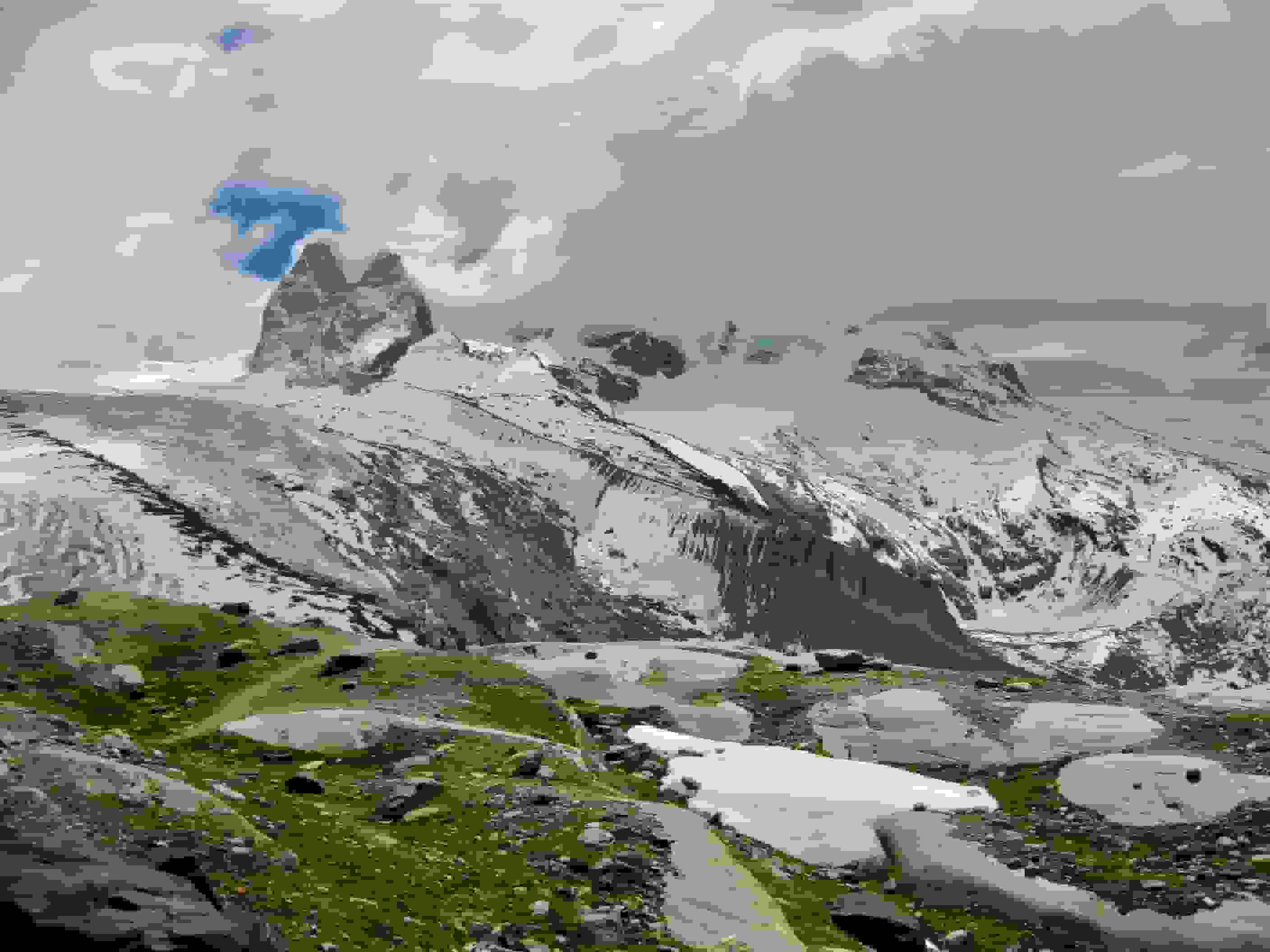 Wolkenverhangen: Monte Rosa