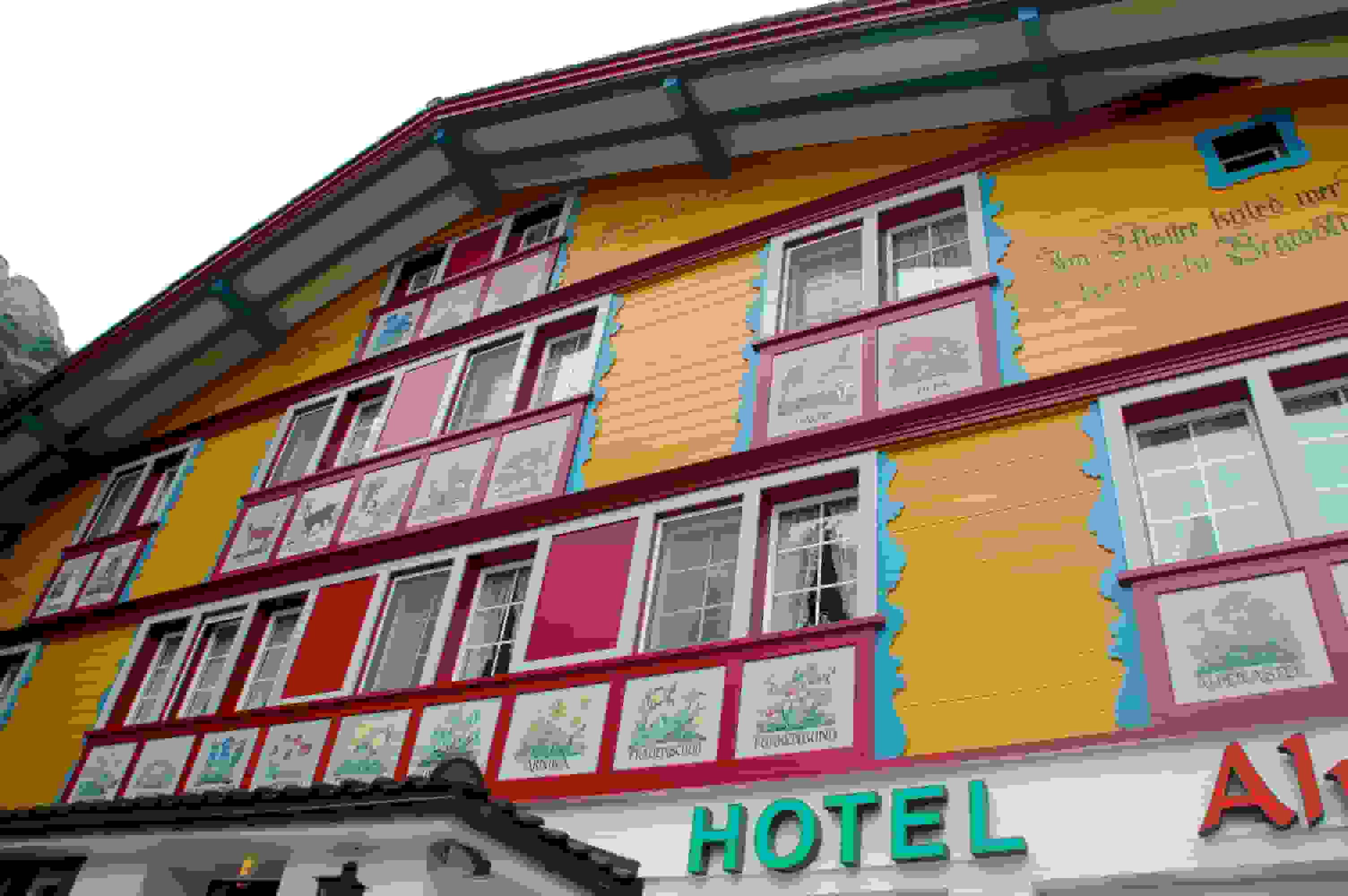 Schöne Bemalung am Hotel/Restaurant in Wasserauen