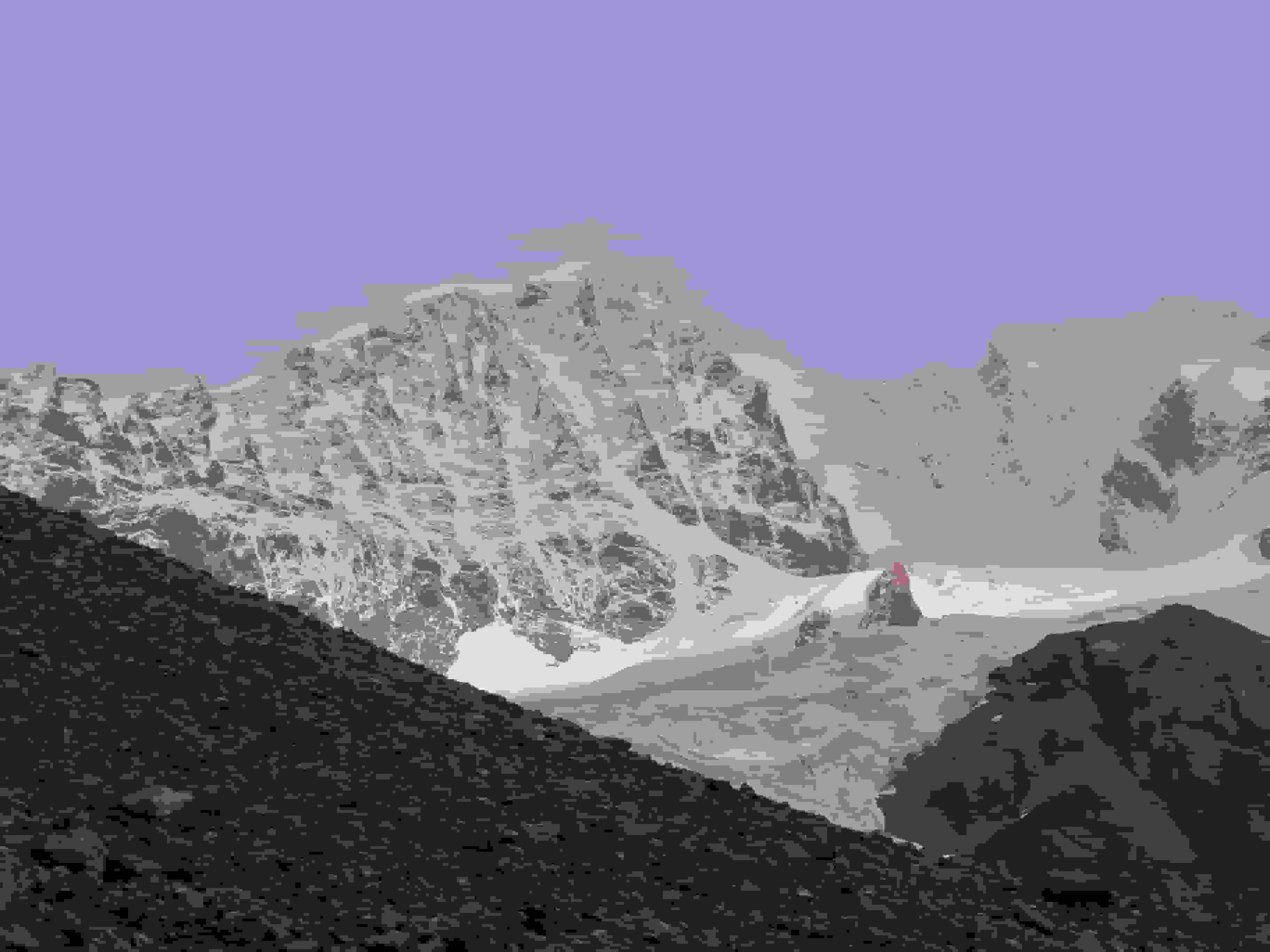 Ein Blick auf den bekannten Piz Bernina mit Biancograt