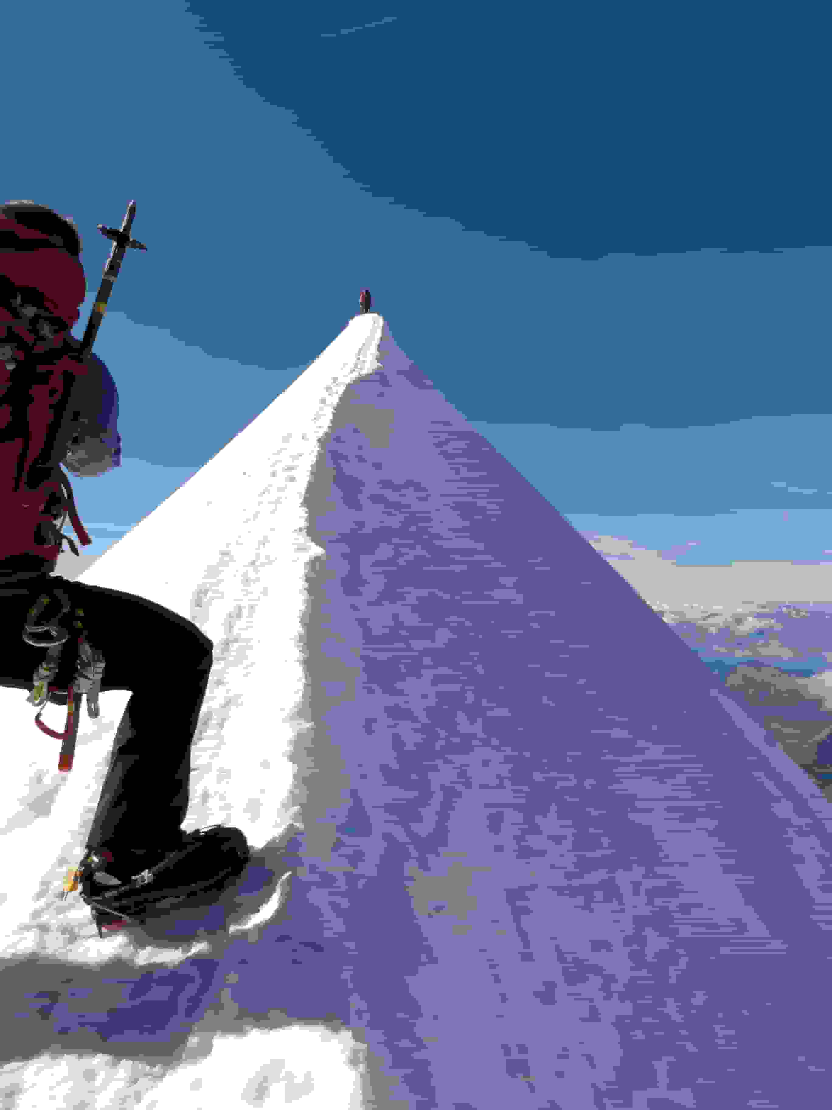 Der neckische Gipfelgrat am Castor