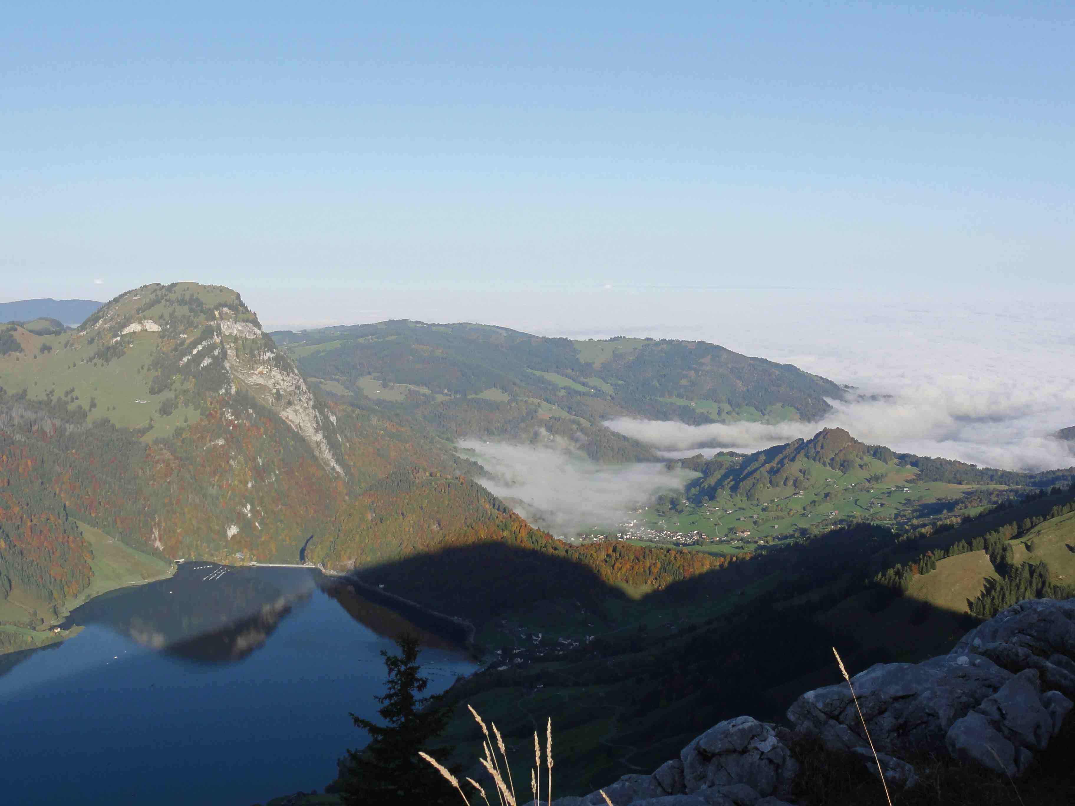 Die Zürichseeregion in der Nebelsuppe