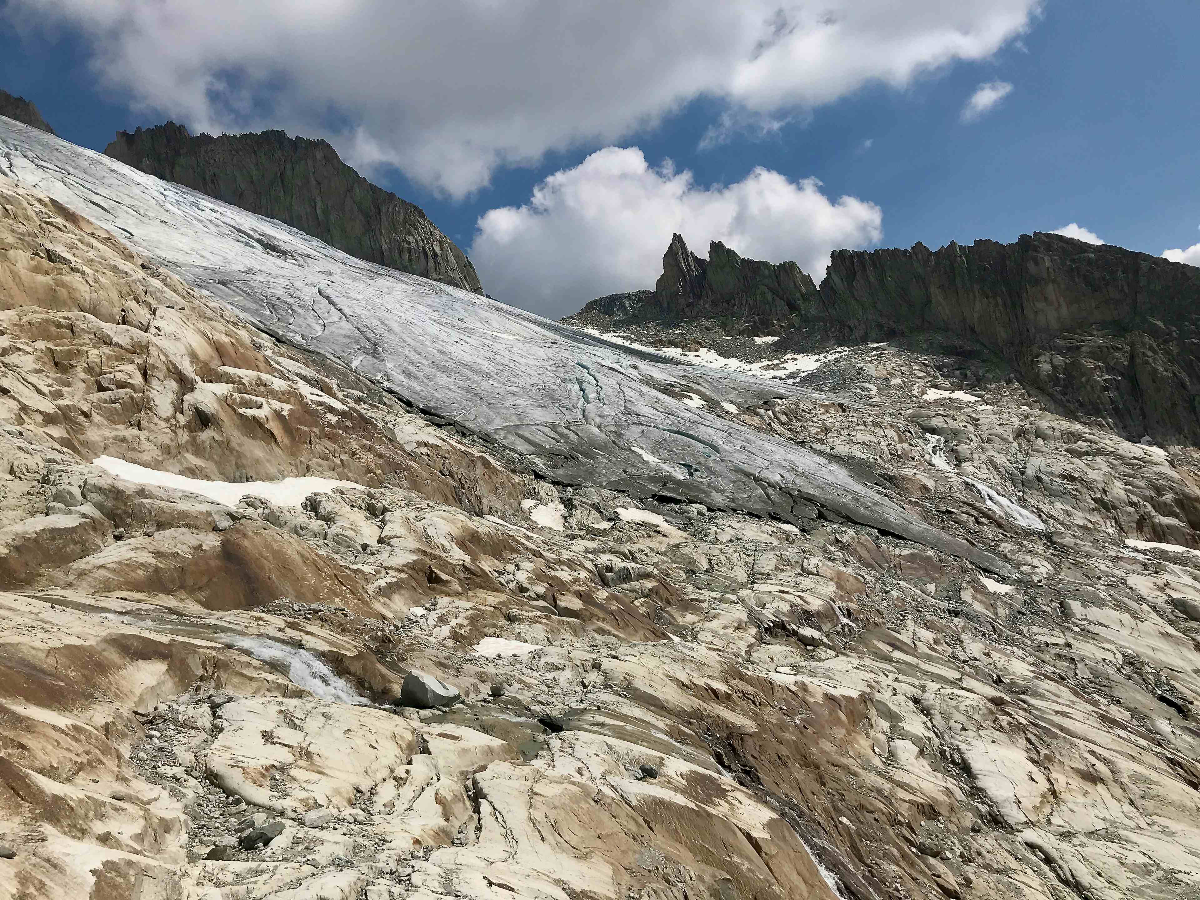 Blick zurück. Gletscherzunge Driestgletscher und die Lücke im Geissgrat