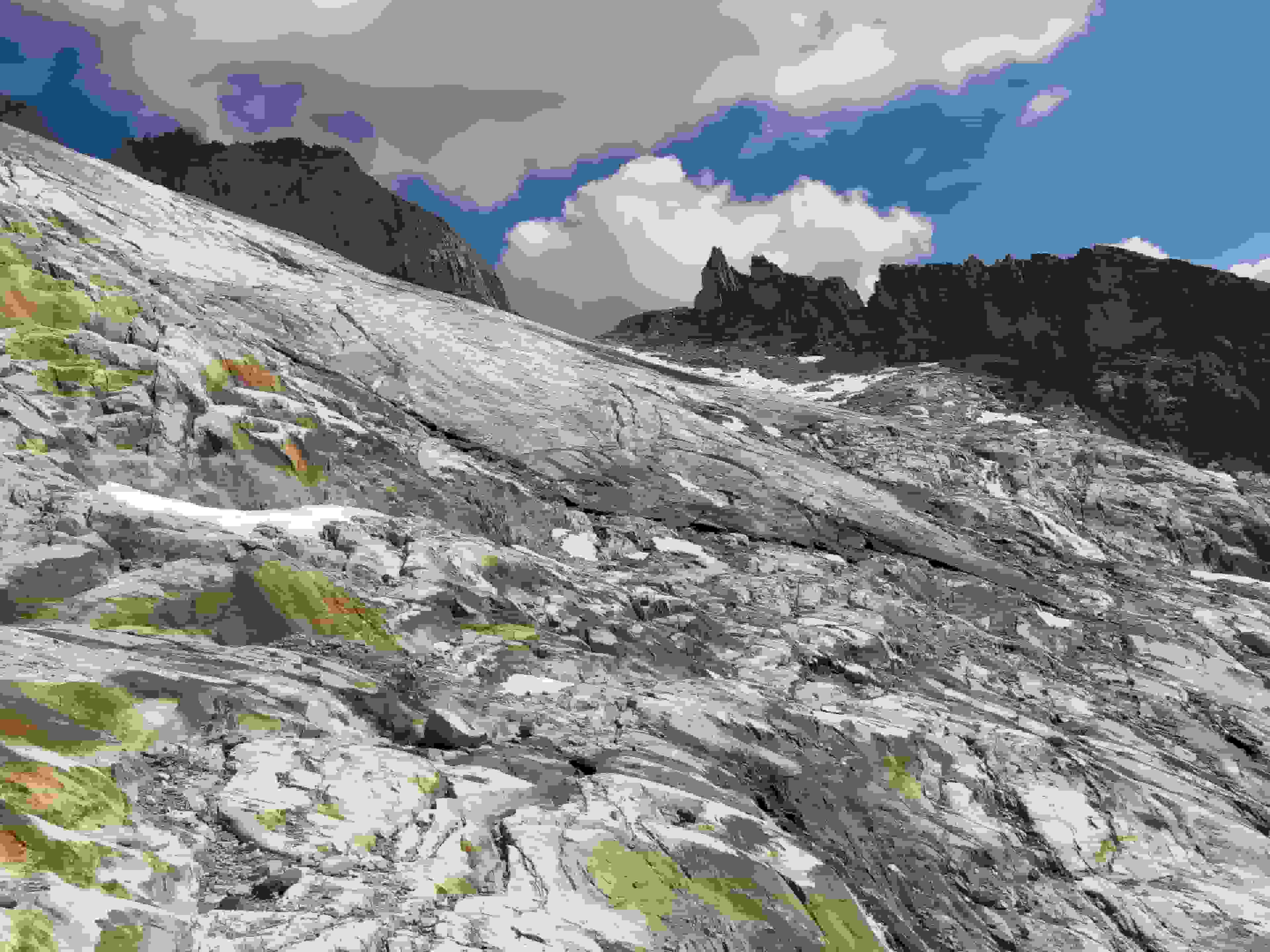 Blick zurück. Gletscherzunge Driestgletscher und die Lücke im Geissgrat