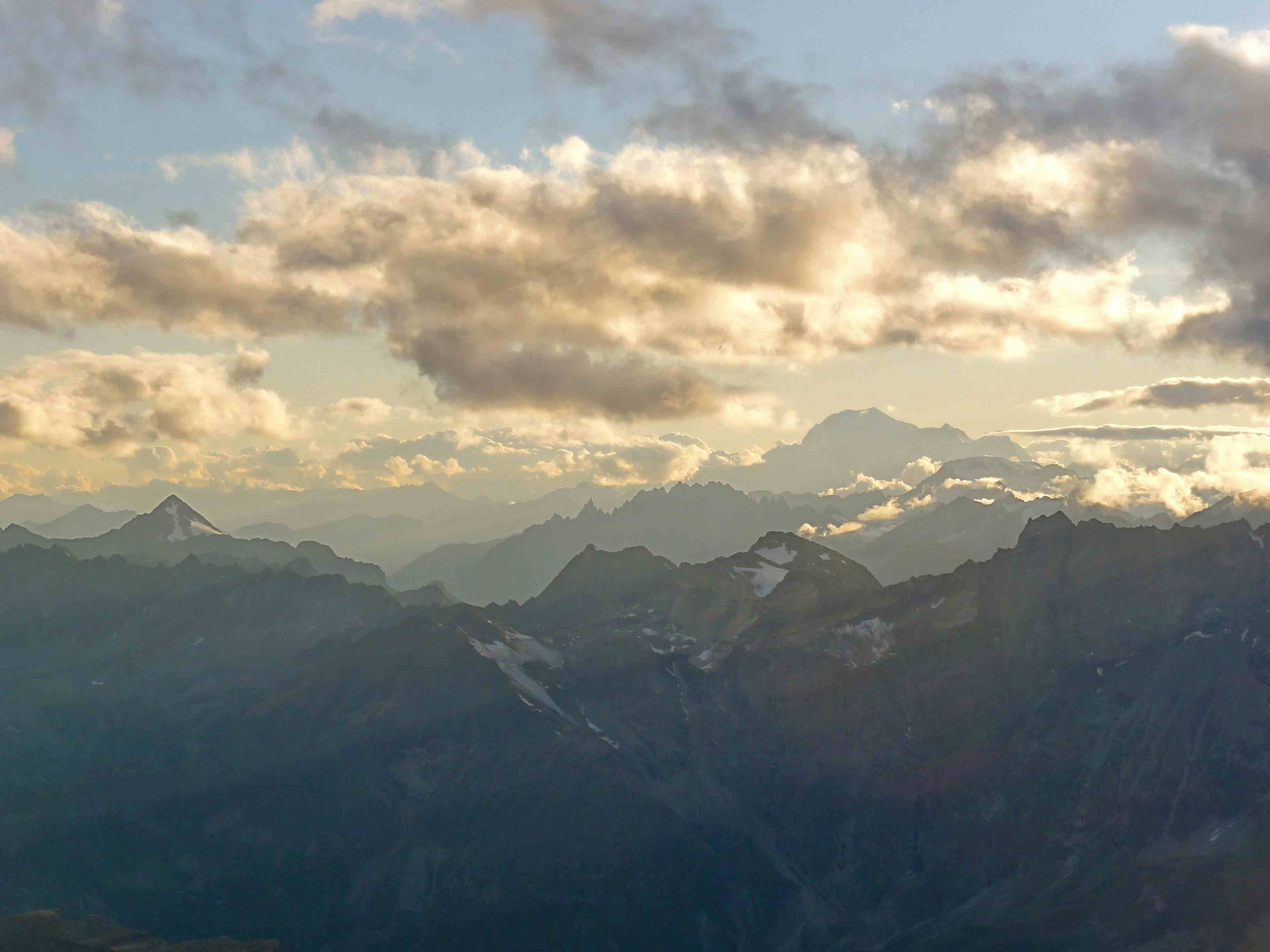Blick vom Klein Matterhorn nach Italien und zum Mont Blanc