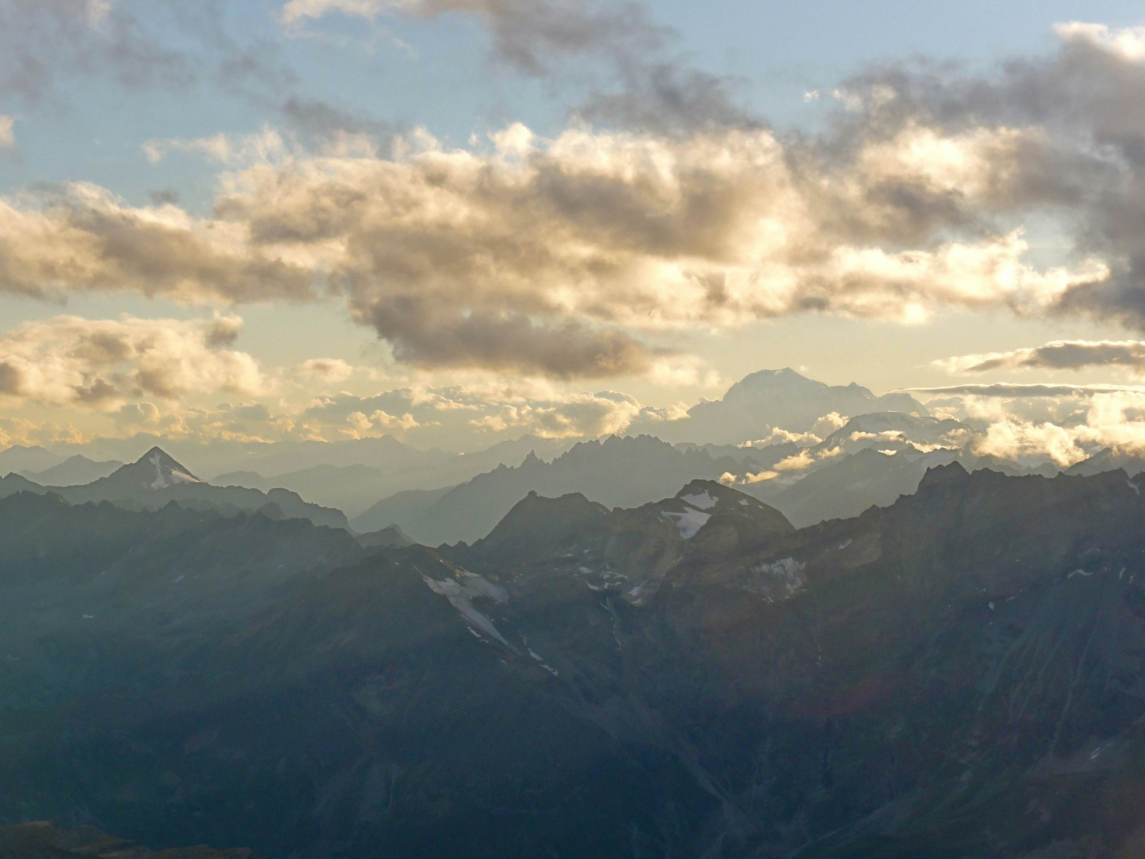 Blick vom Klein Matterhorn nach Italien und zum Mont Blanc