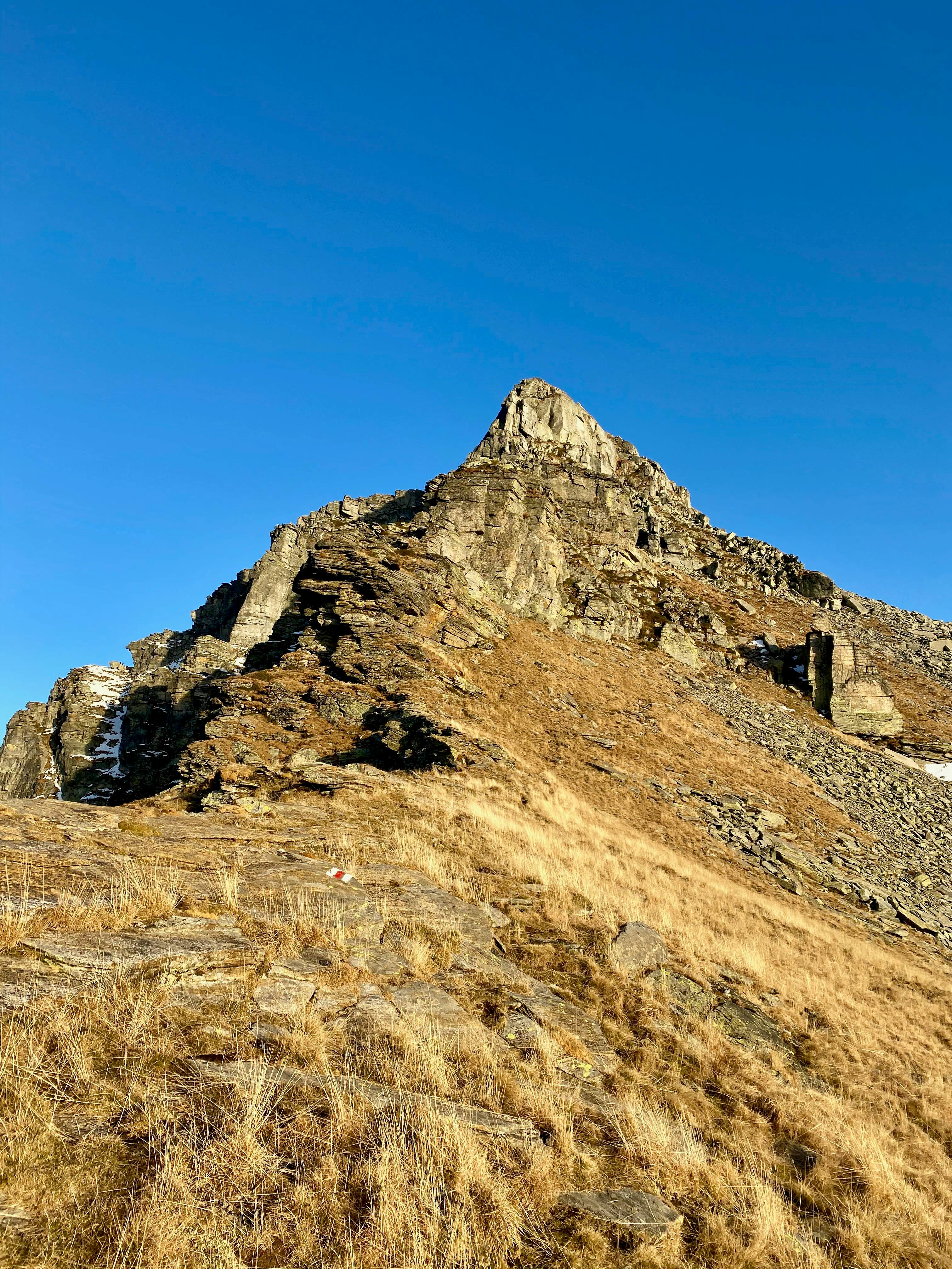 Cima dell'Uomo; der Gipfelaufbau wird zunächst rechts umgangen