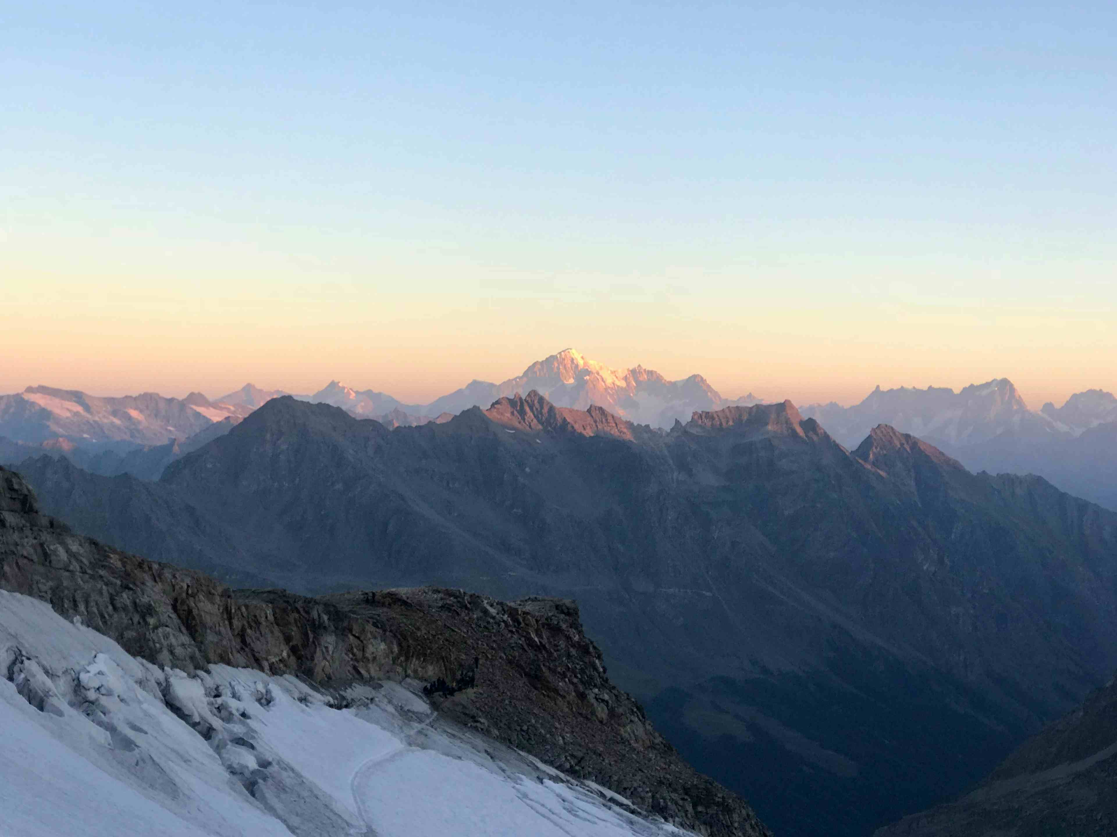 Mont Blanc im ersten Sonnenlicht