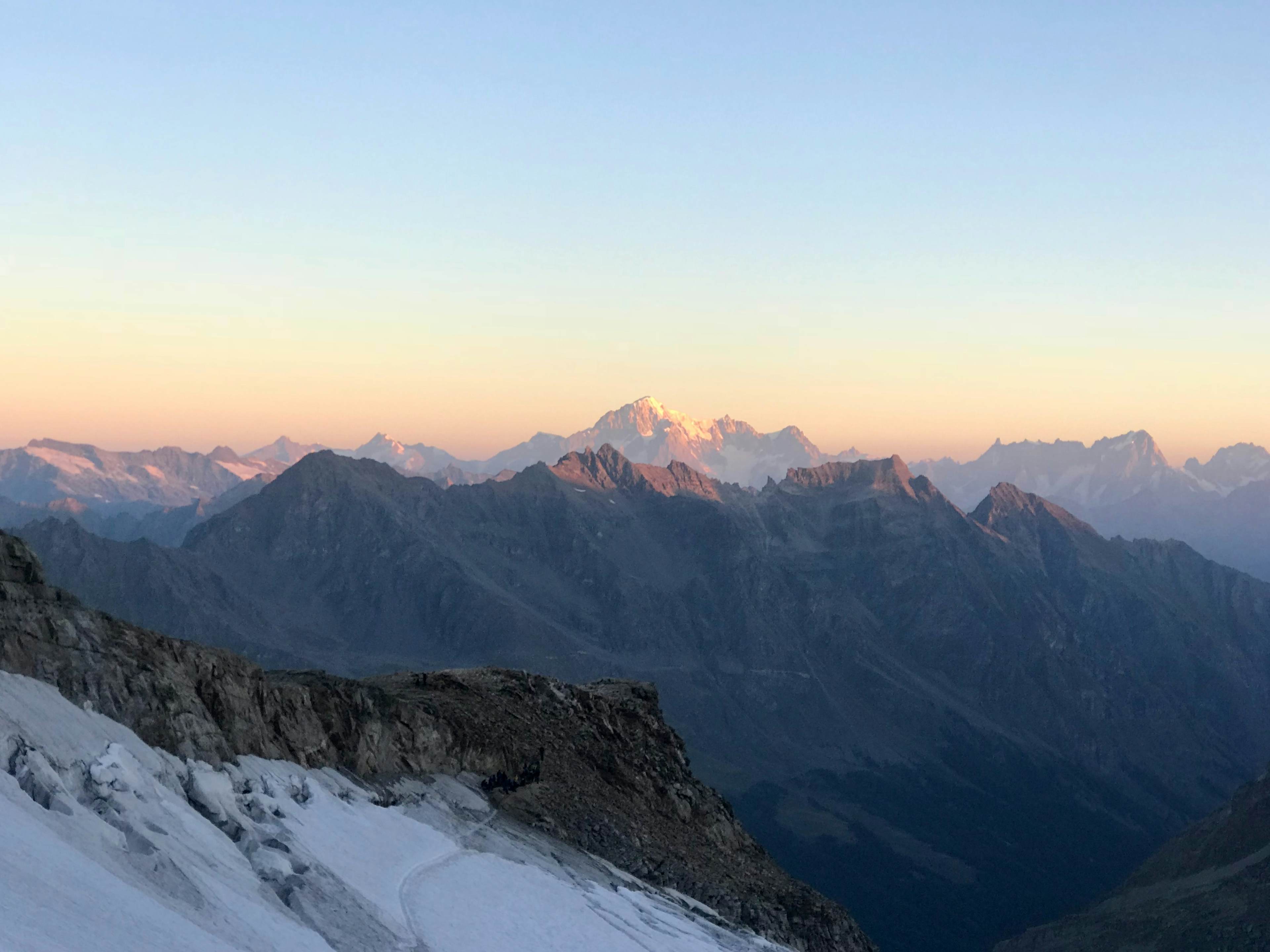 Mont Blanc im ersten Sonnenlicht