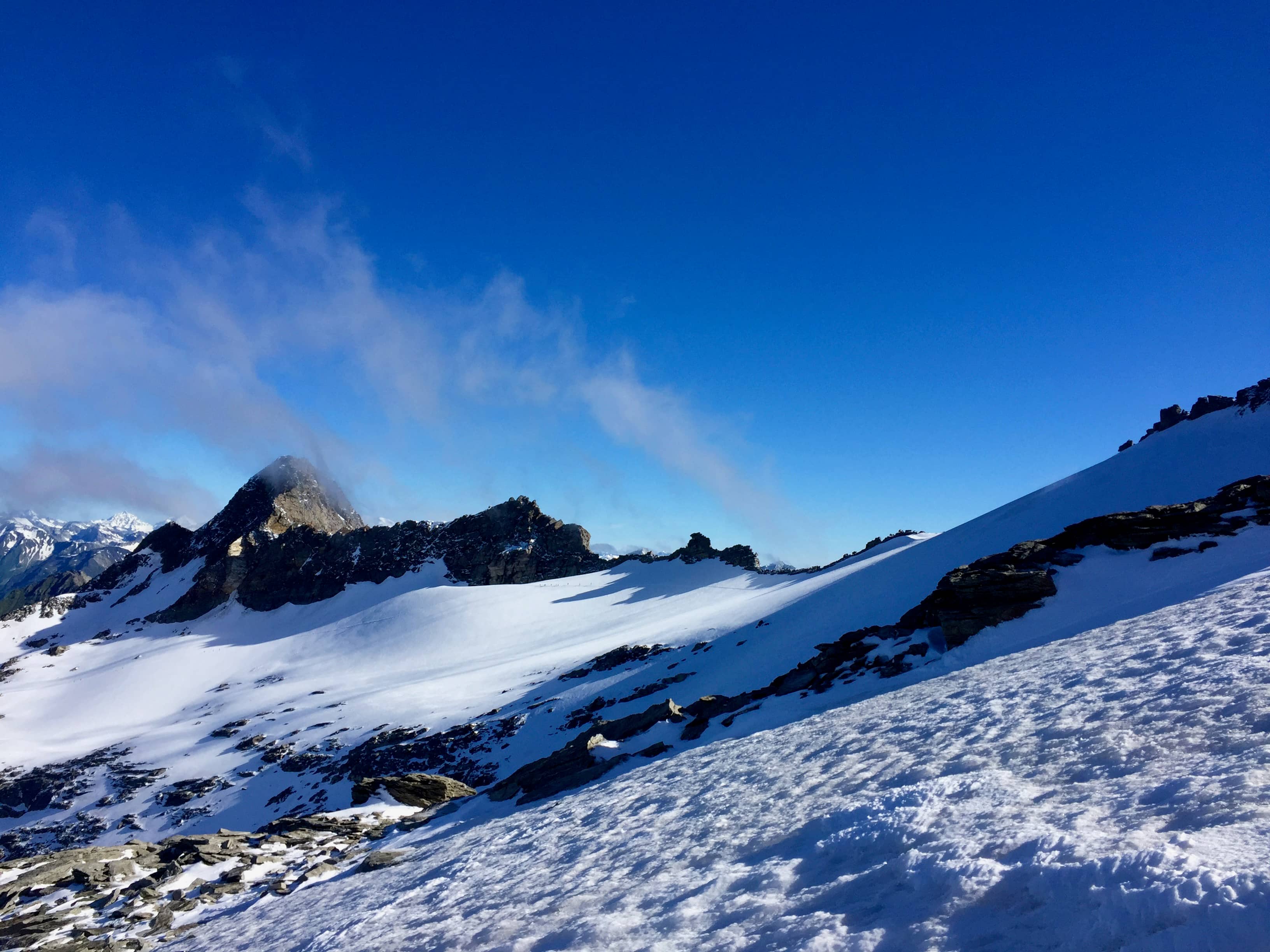 Blick über den Gletscher zum Adulajoch