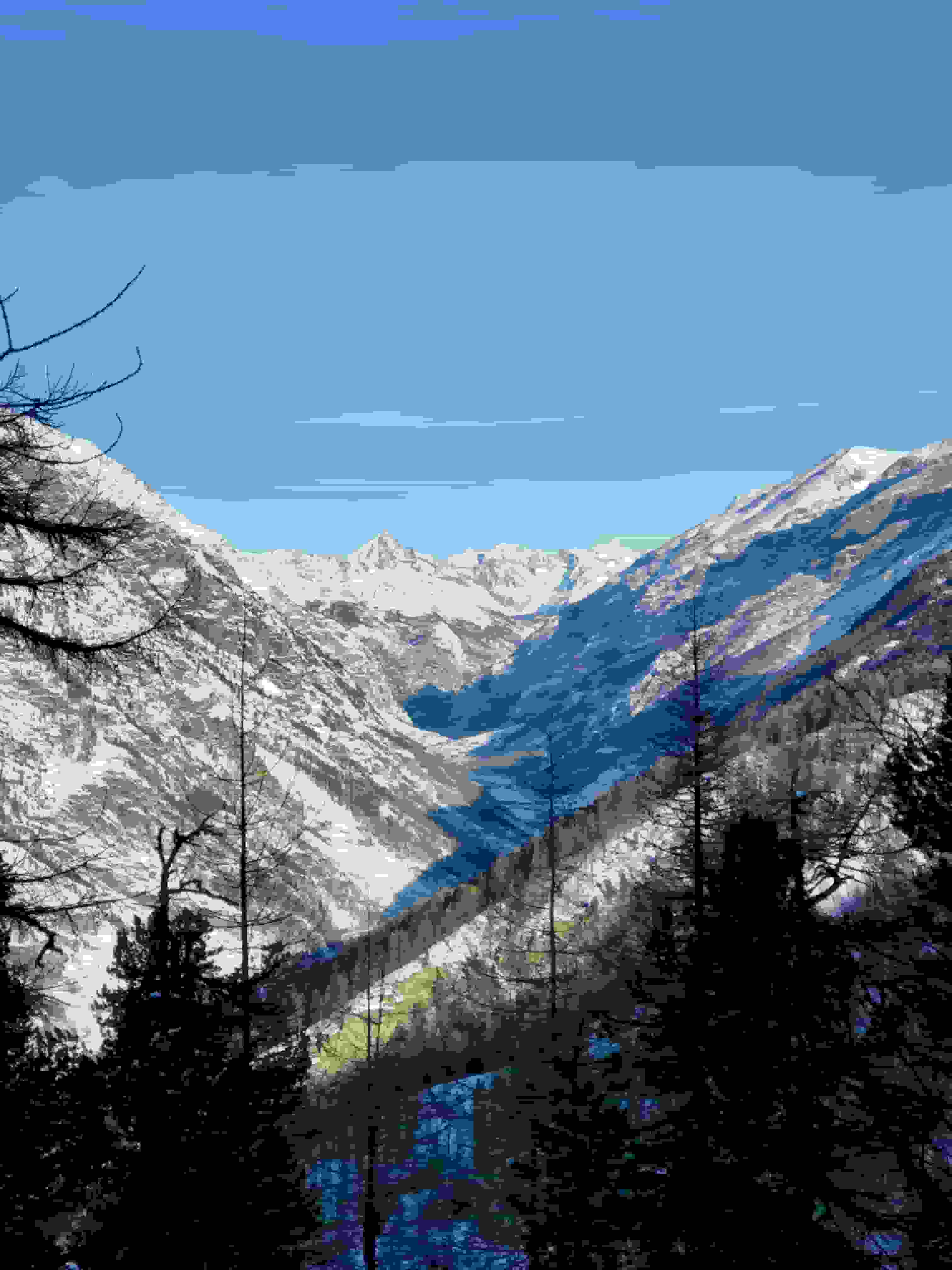 Blick durch das Mattertal zum Bietschhorn