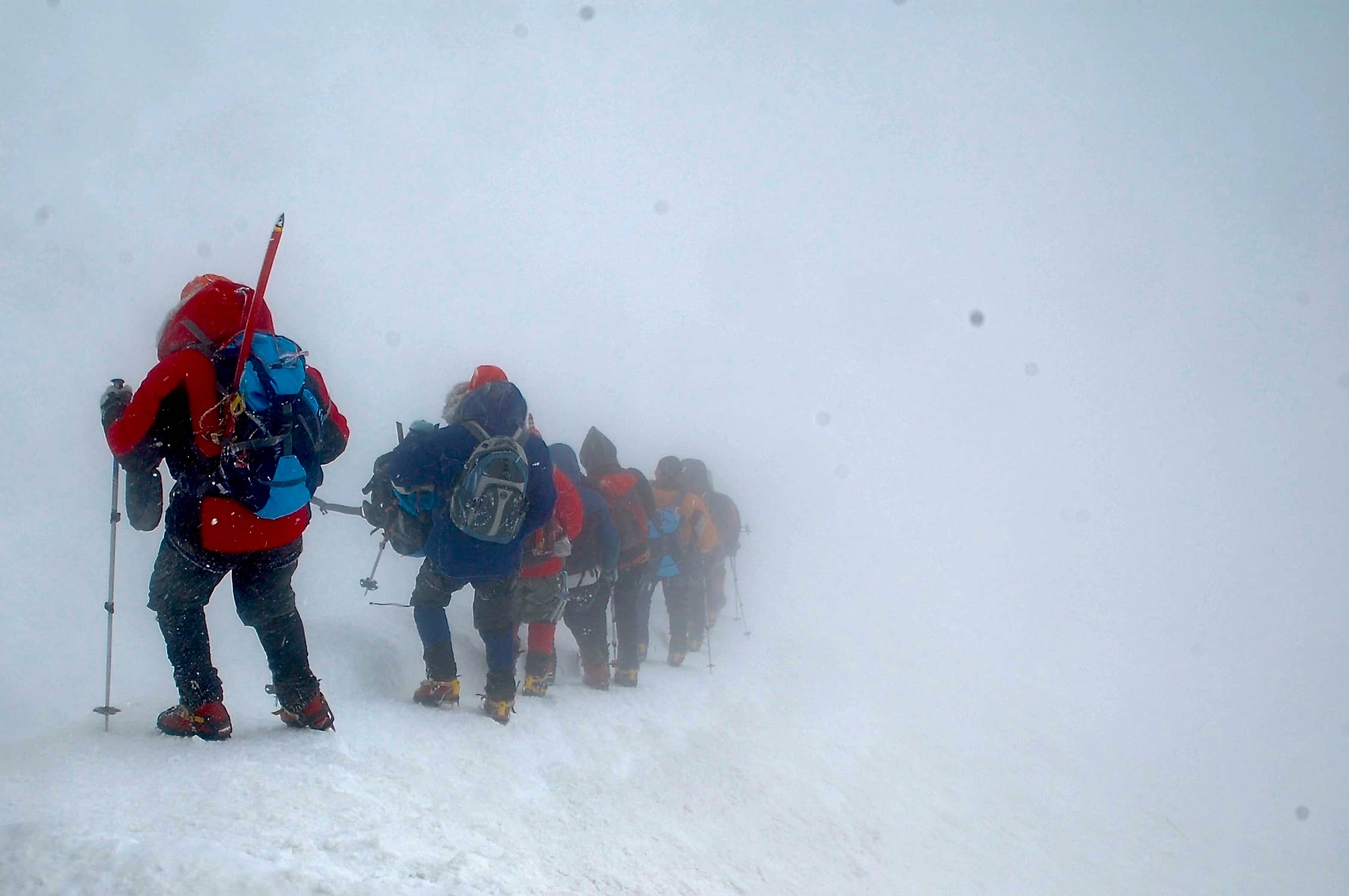 Eine andere Gruppe verschwindet ins Nichts