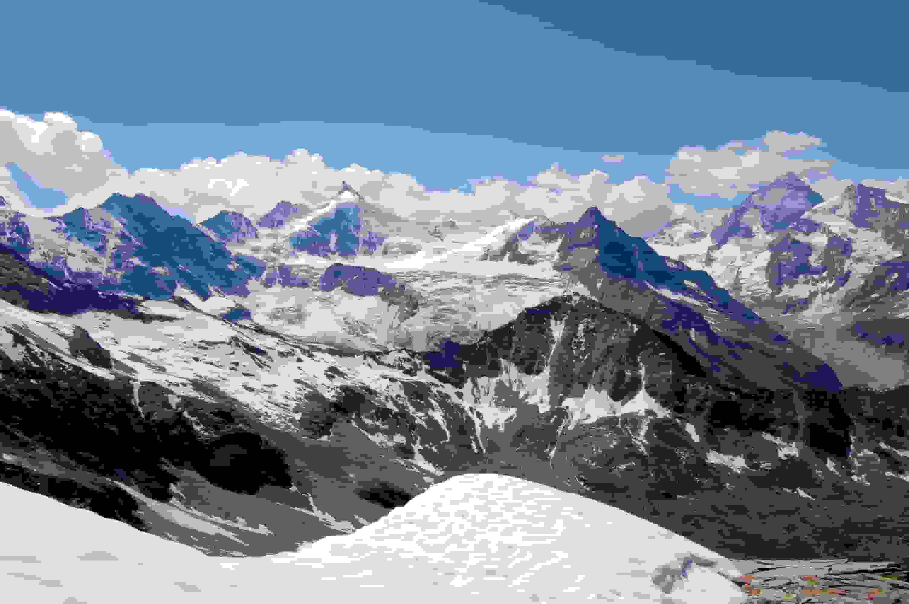 Und nach Süden: Schalihorn, Zinalrothorn, Ober Gabelhorn, Dent Blanche