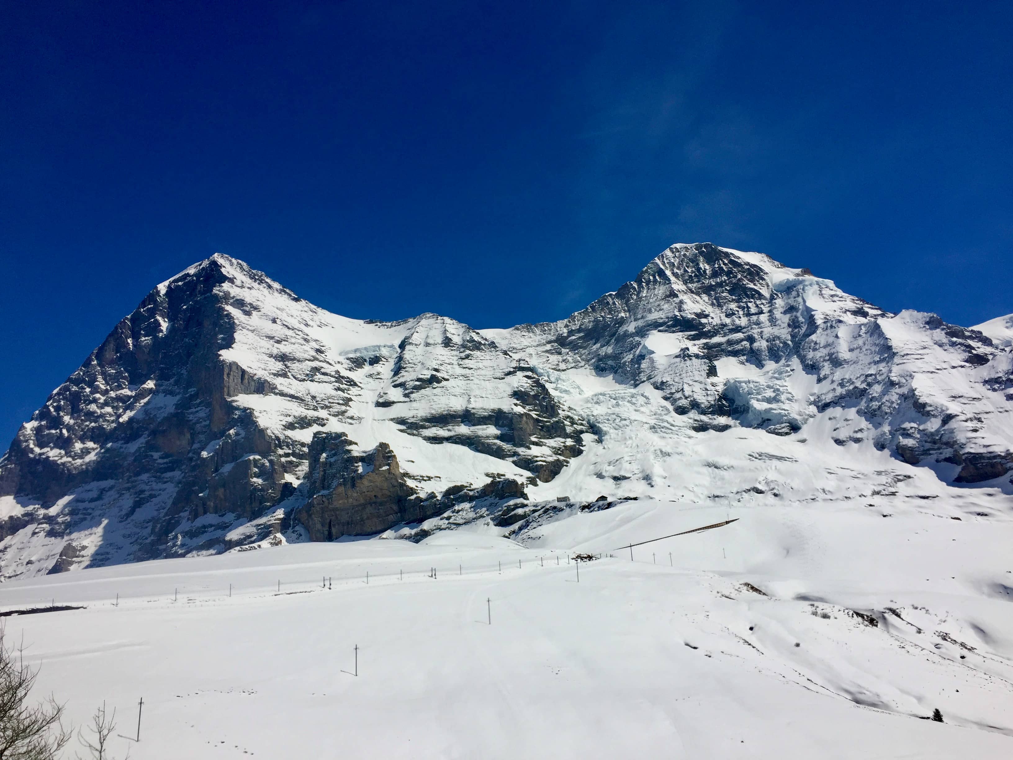Ein letzter Blick zurück zu Eiger und Mönch