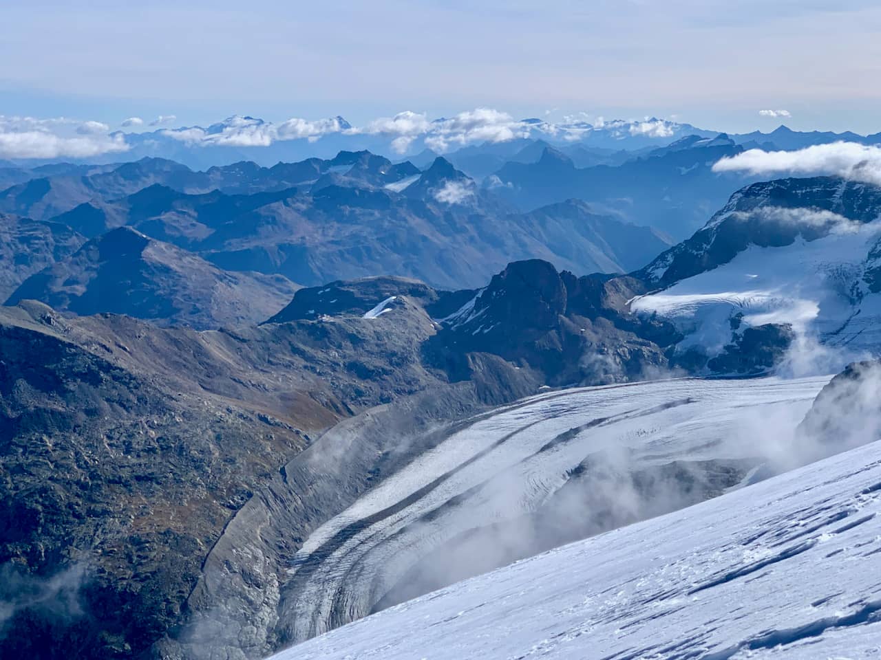 Blick hinunter zum Persgletscher und zur Diavolezza