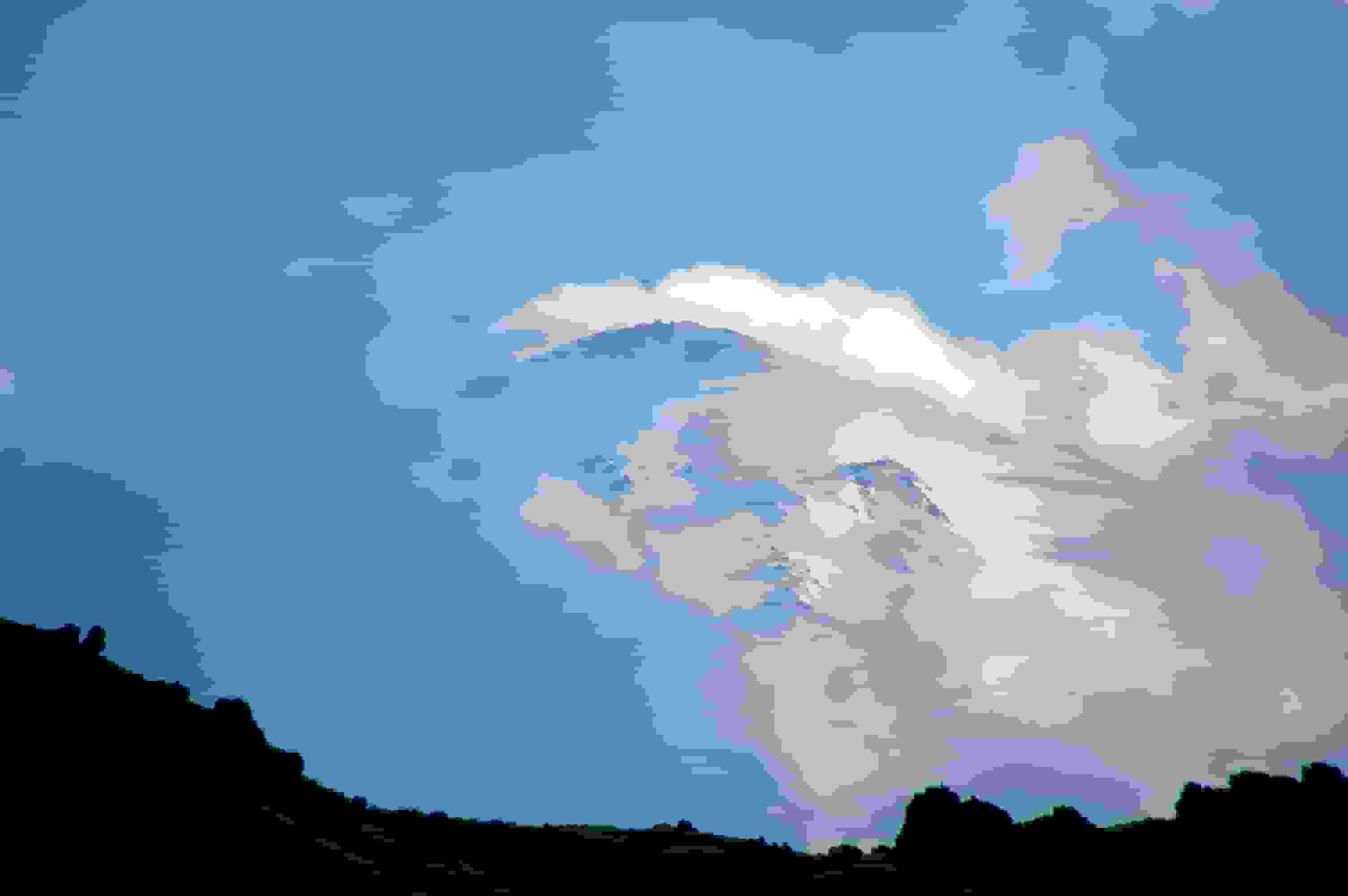 Am Abend wird noch einmal die Sicht frei zum Elbrus (Ostgipfel)