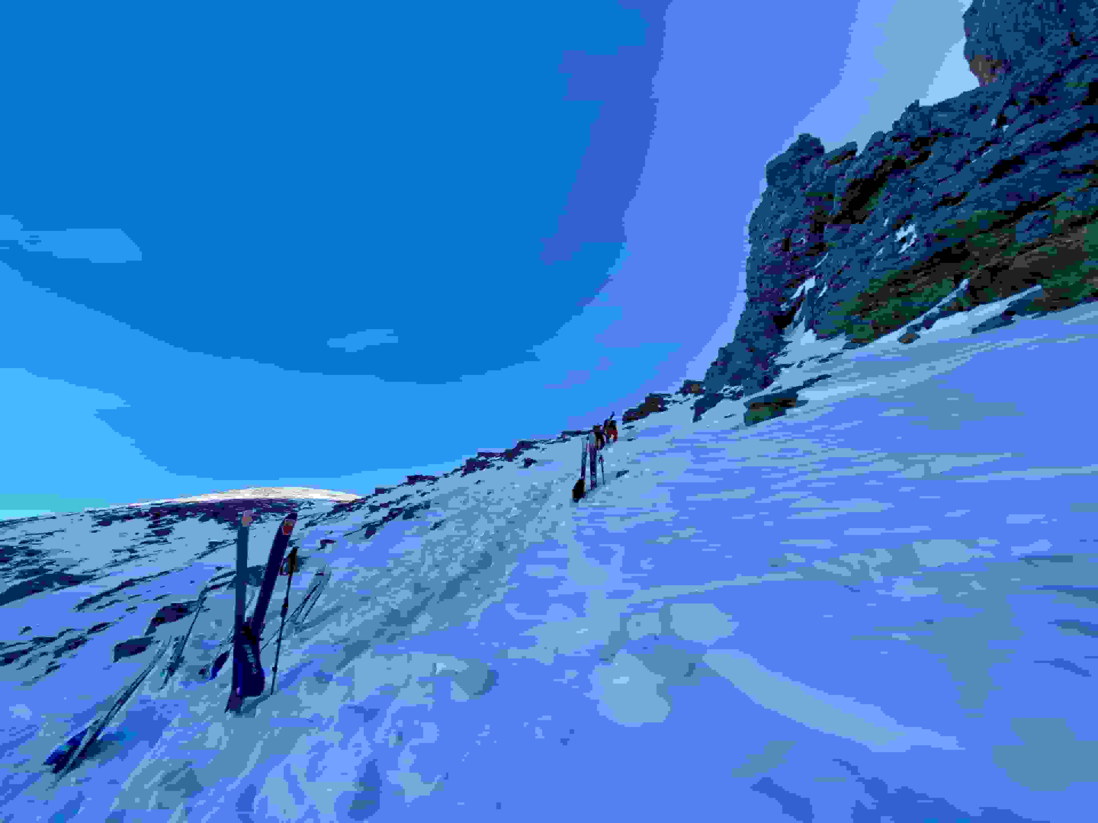 Blick nach oben; links in der Sonne die Hasenstöck