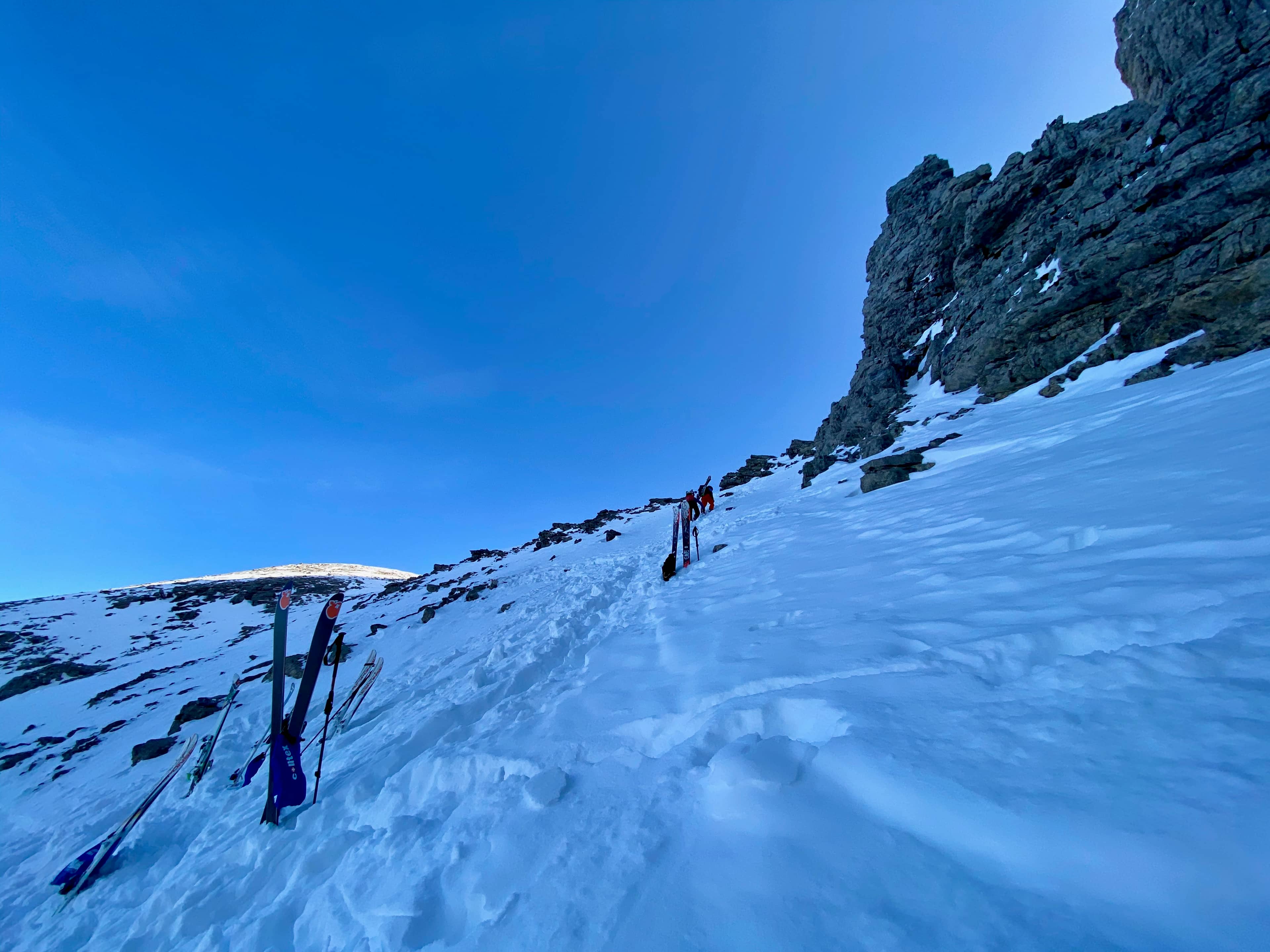 Blick nach oben; links in der Sonne die Hasenstöck