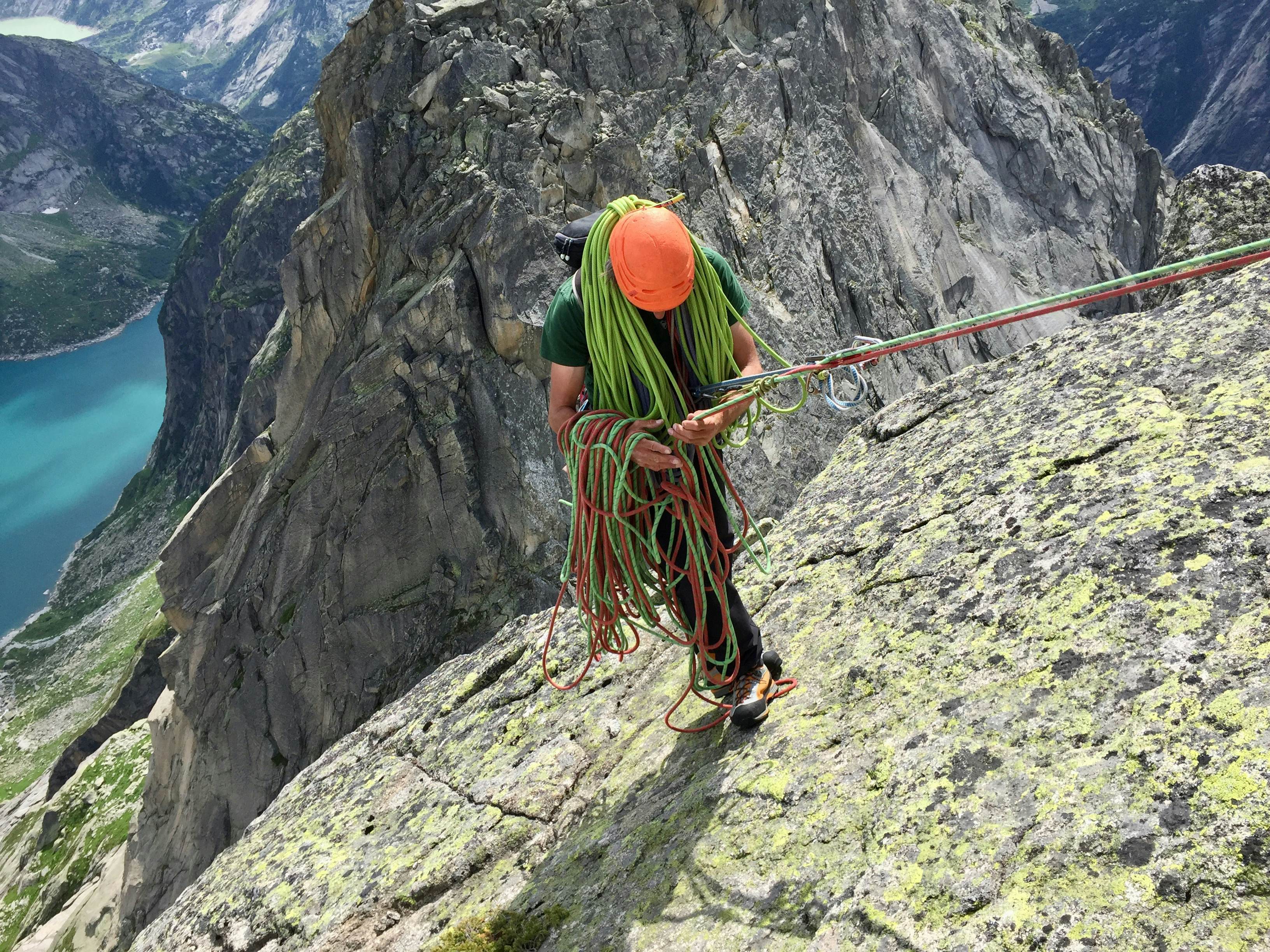 Abseilen: Der Bergführer geht voran