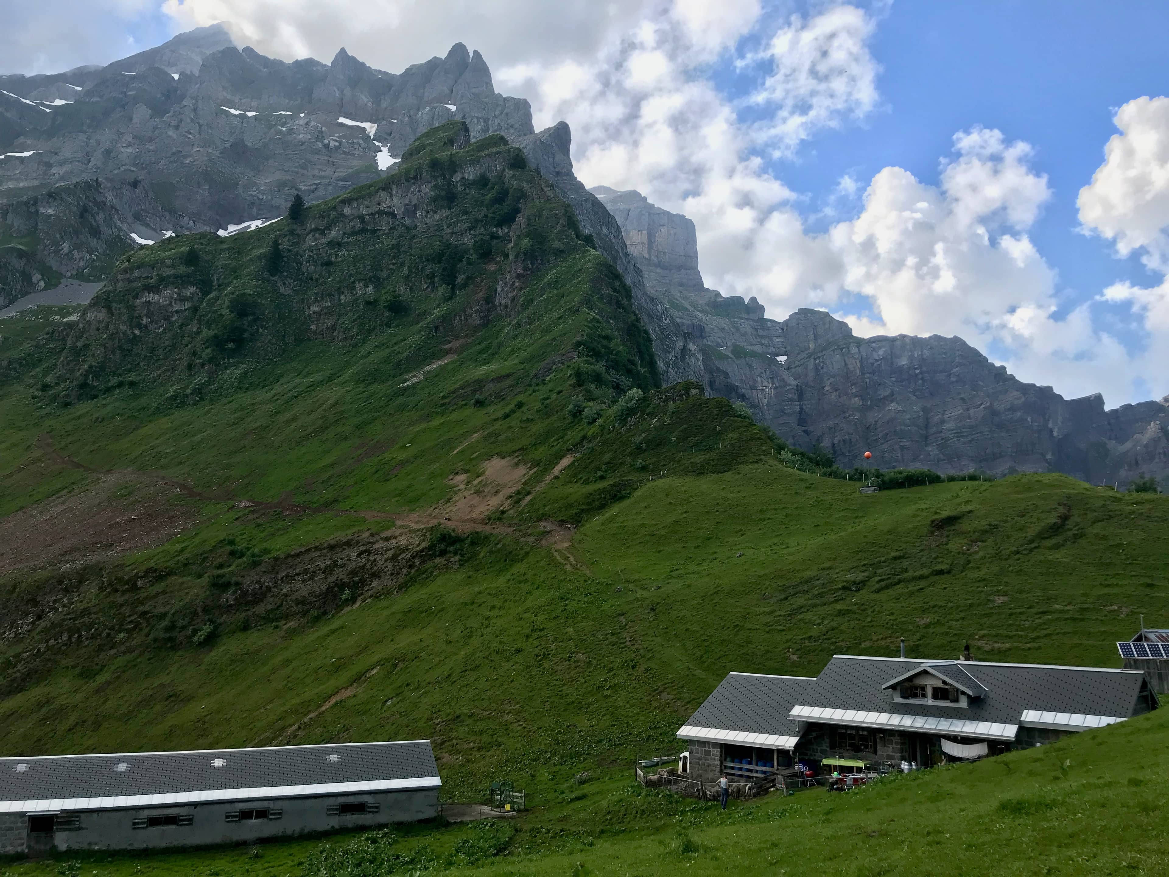 Guppenalp und ein Blick in die Route von morgen