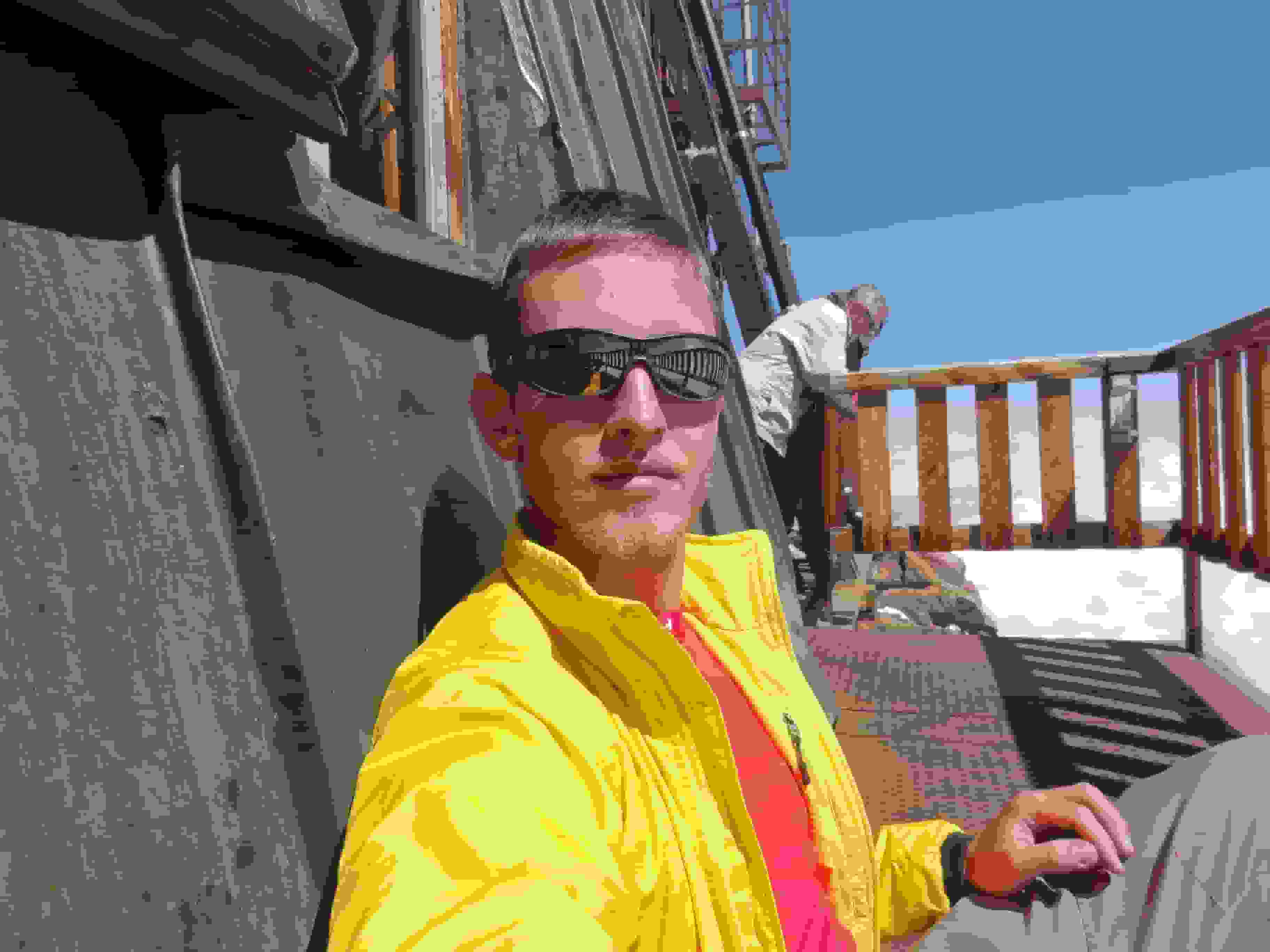 Ich geniesse die Sonne auf dem Balkon der Capanna Margherita – auf über 4500 Metern!