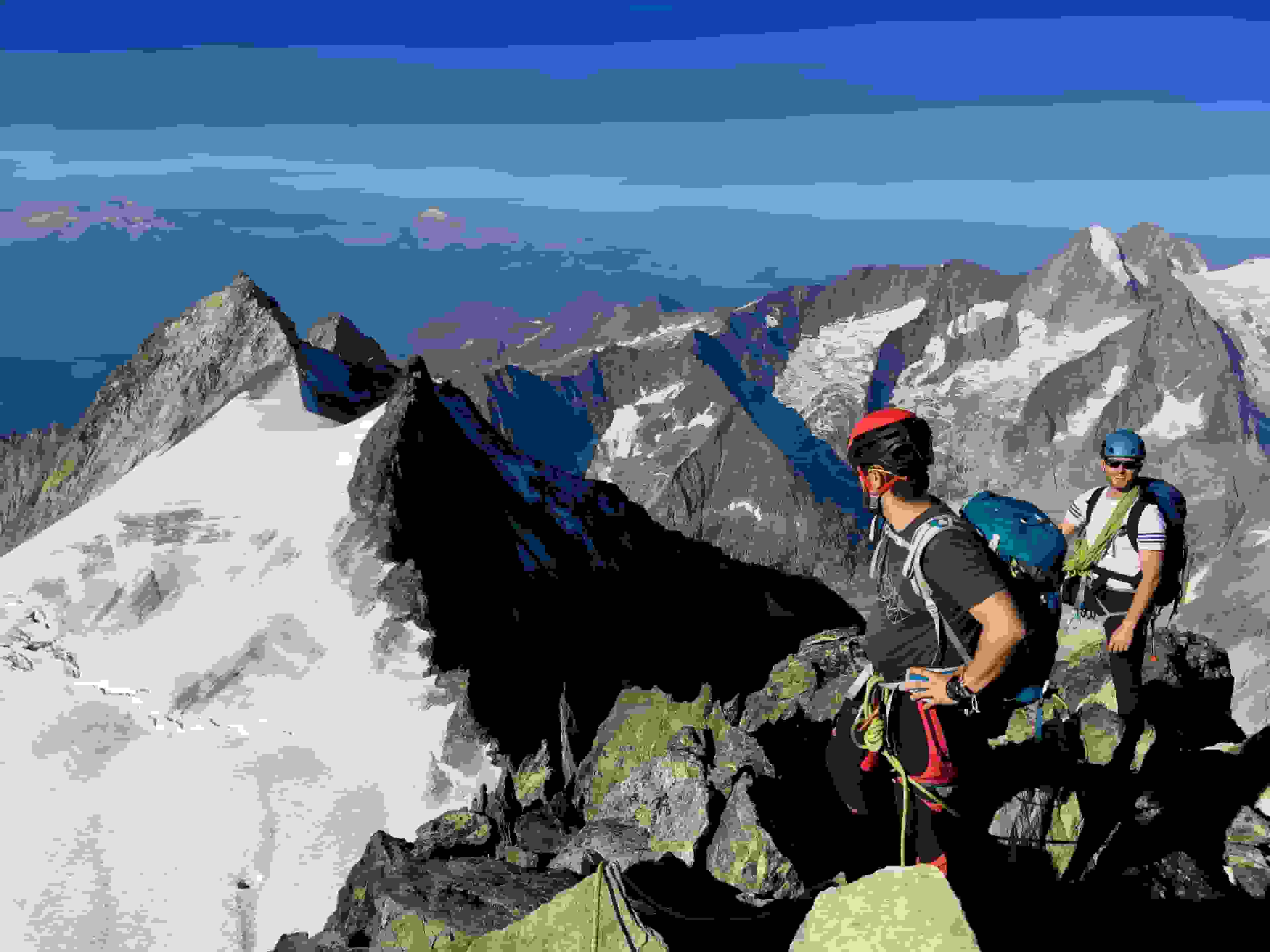 Ricky und ich am Grat – hinten der Rotstock (Foto: Daniela)