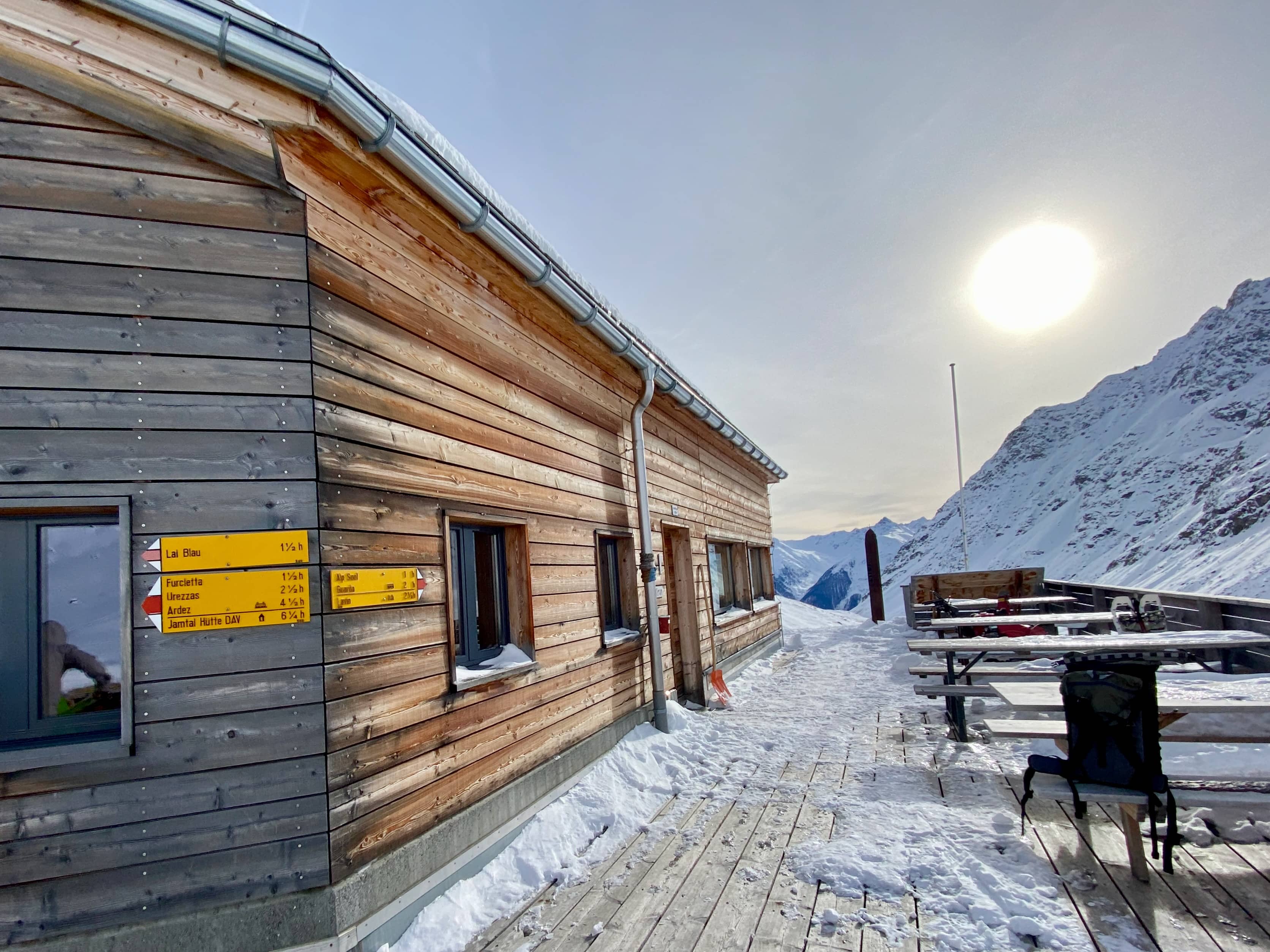 Die schöne Terrasse der Chamonna Tuoi