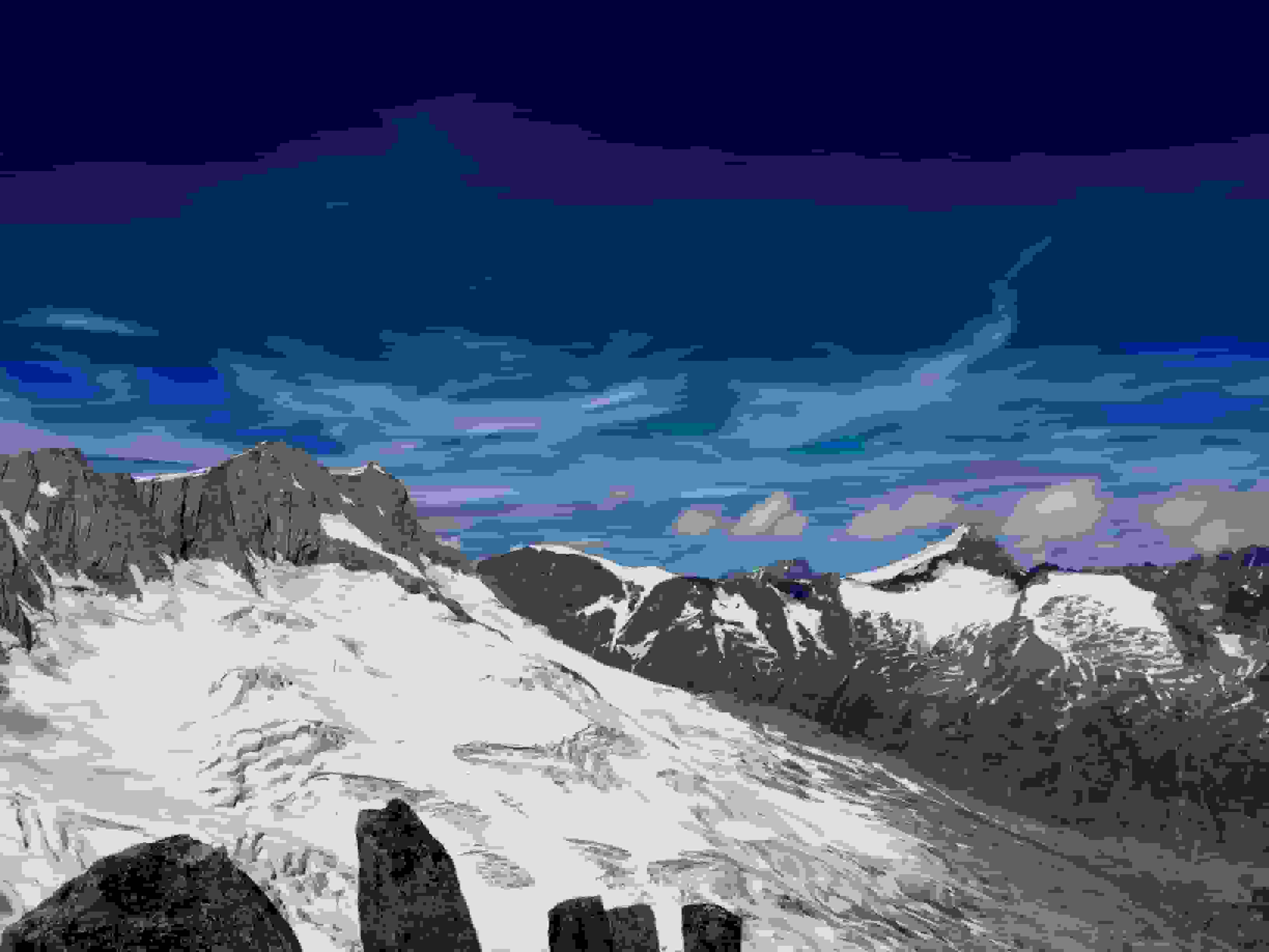 Dammastock, dahinter Sustenhorn und ganz hinten der Titlis