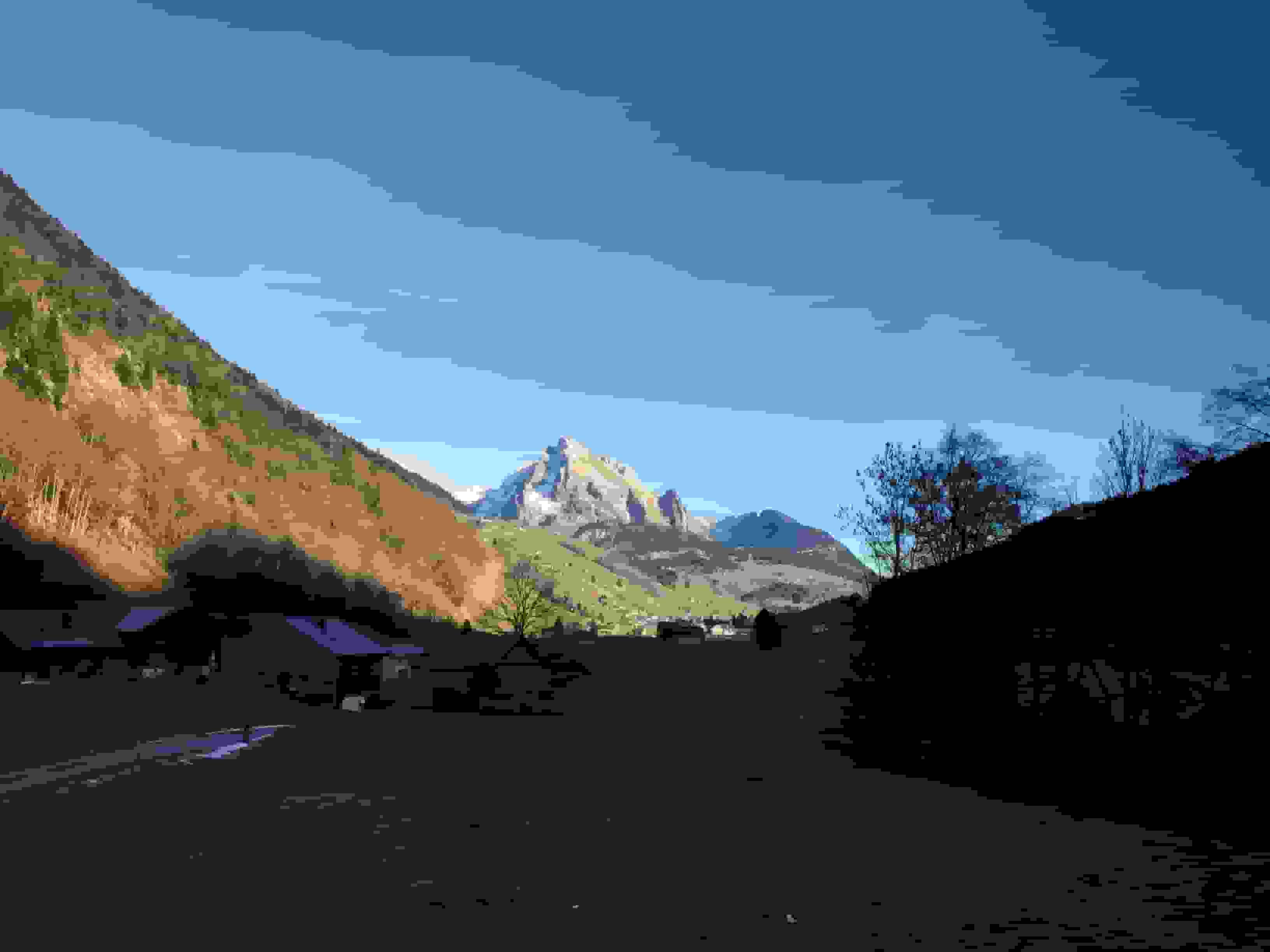 Blick zurück aus dem Postauto.