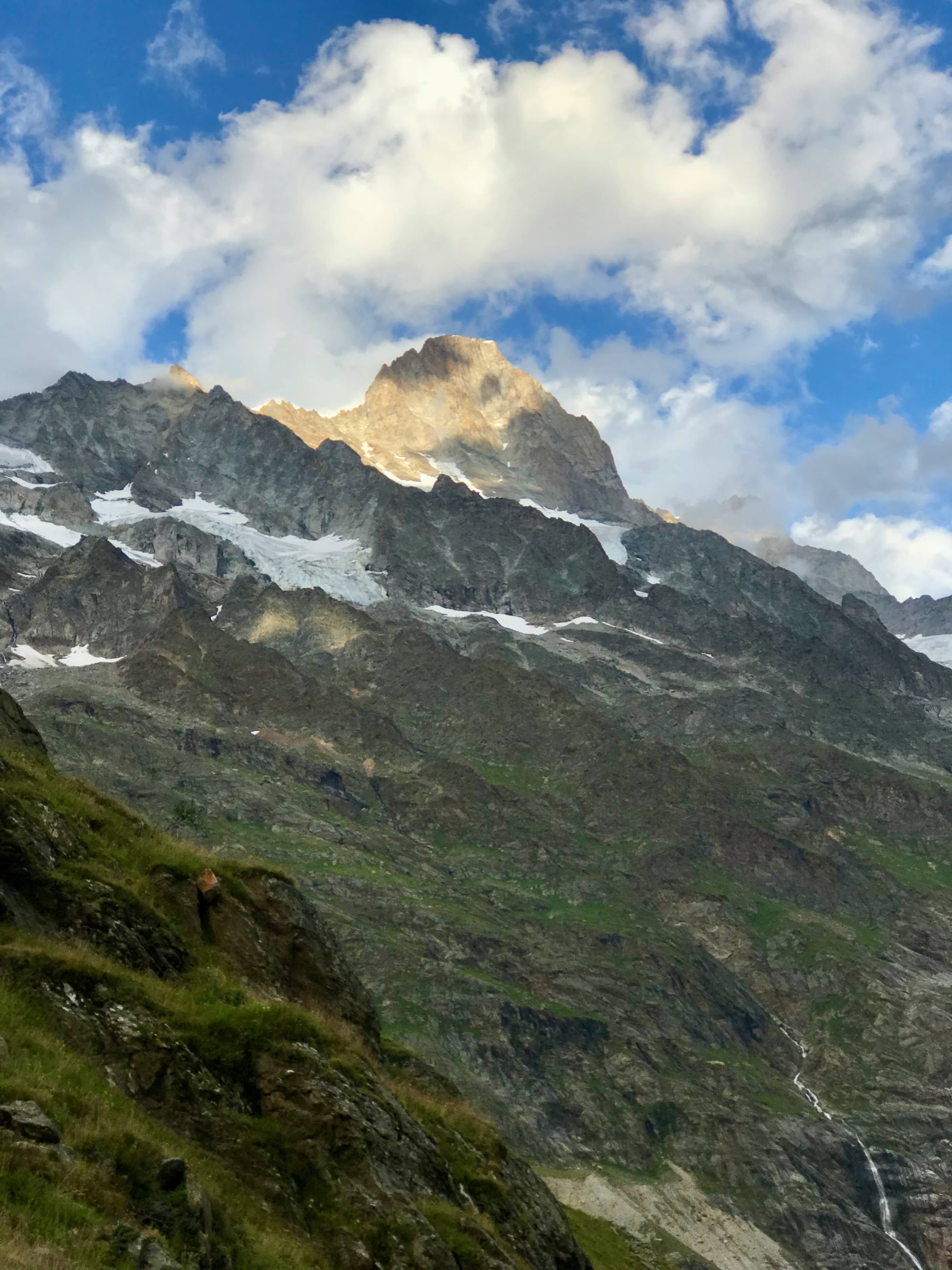 Ein letzter Blick zurück zum Schreckhorn